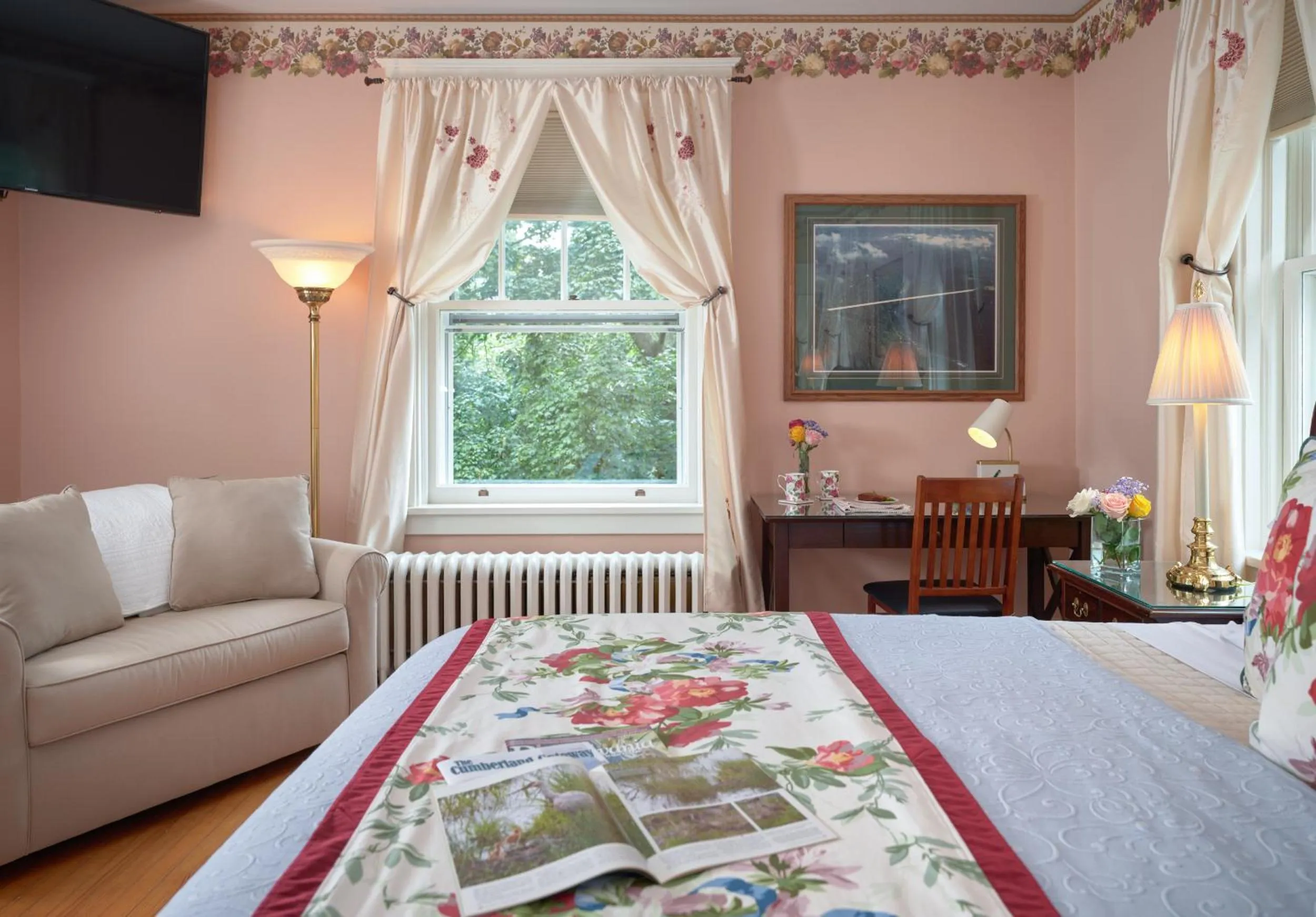 Guests, Bed in Mooreland Garden Inn