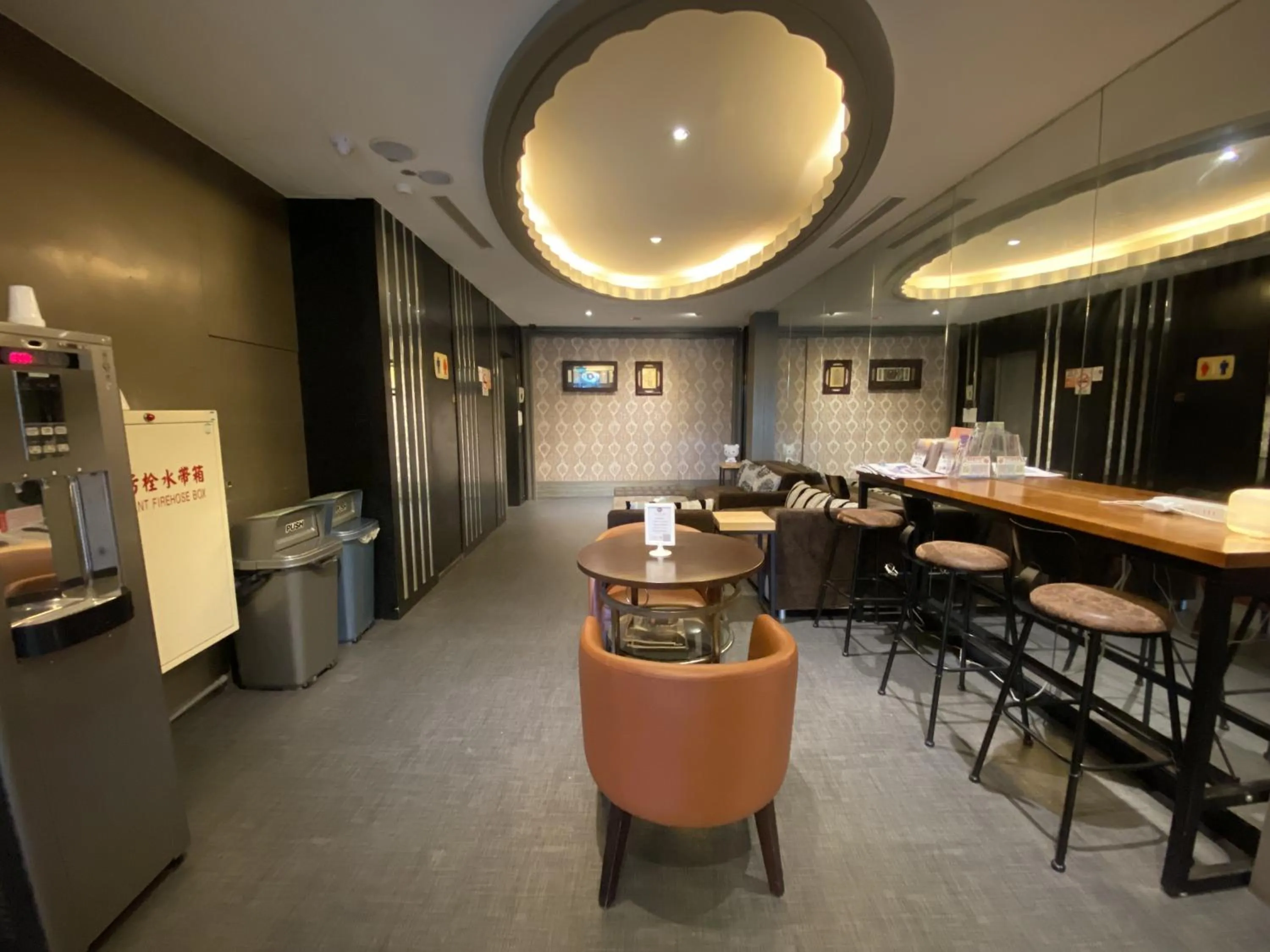 Communal lounge/ TV room in IN99 Hotel