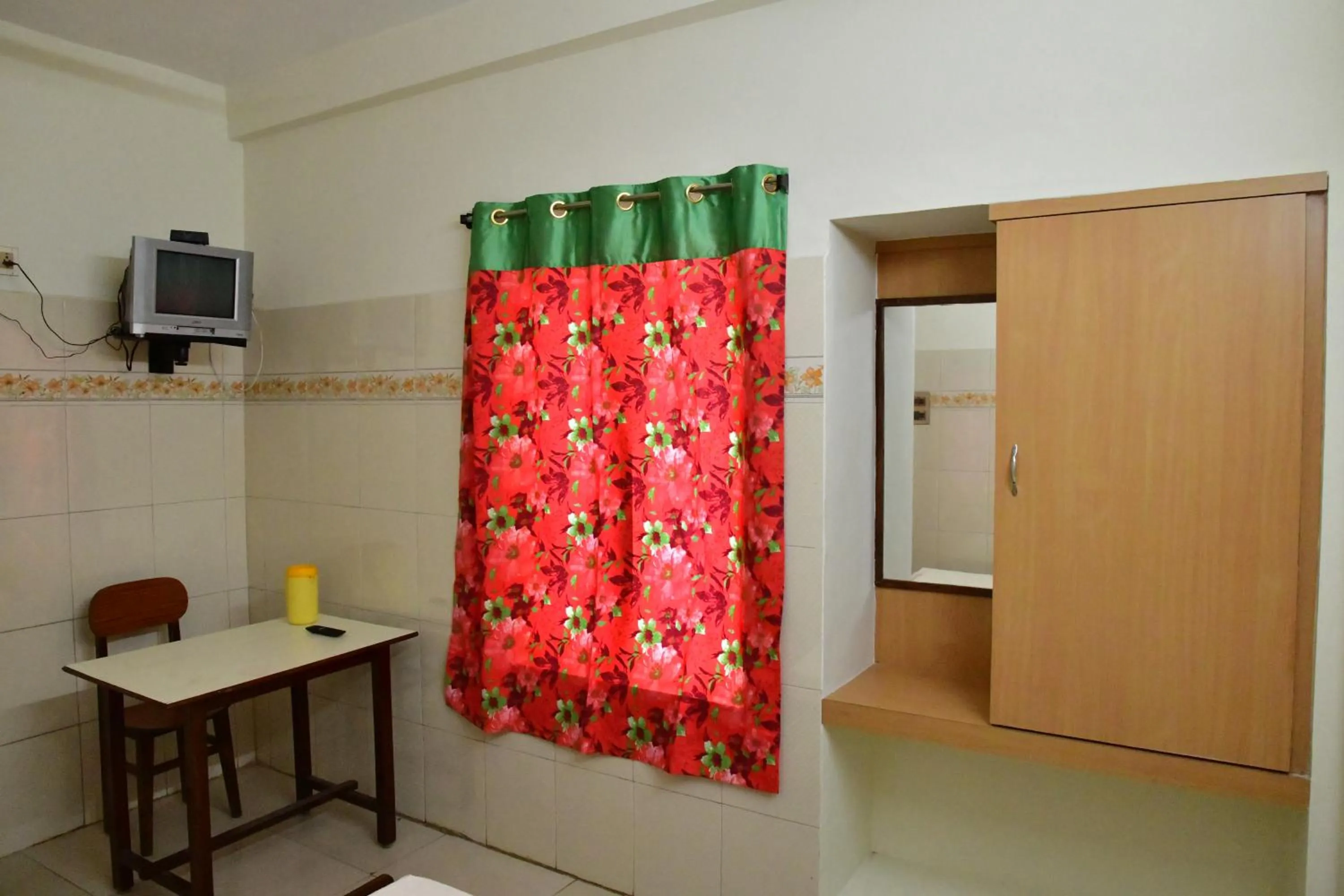 TV and multimedia in Hotel Ganesh Lodge