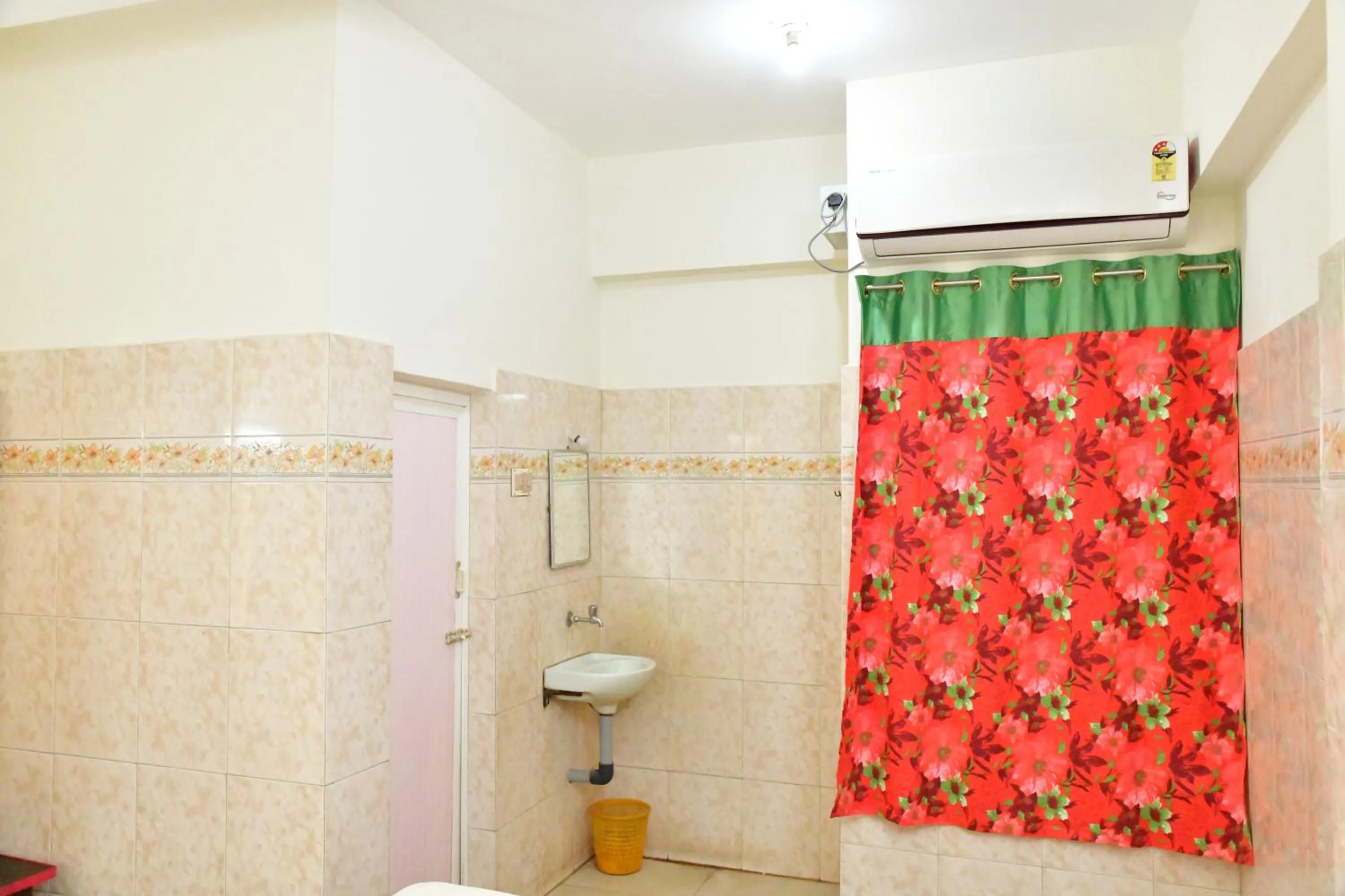 Bathroom in Hotel Ganesh Lodge