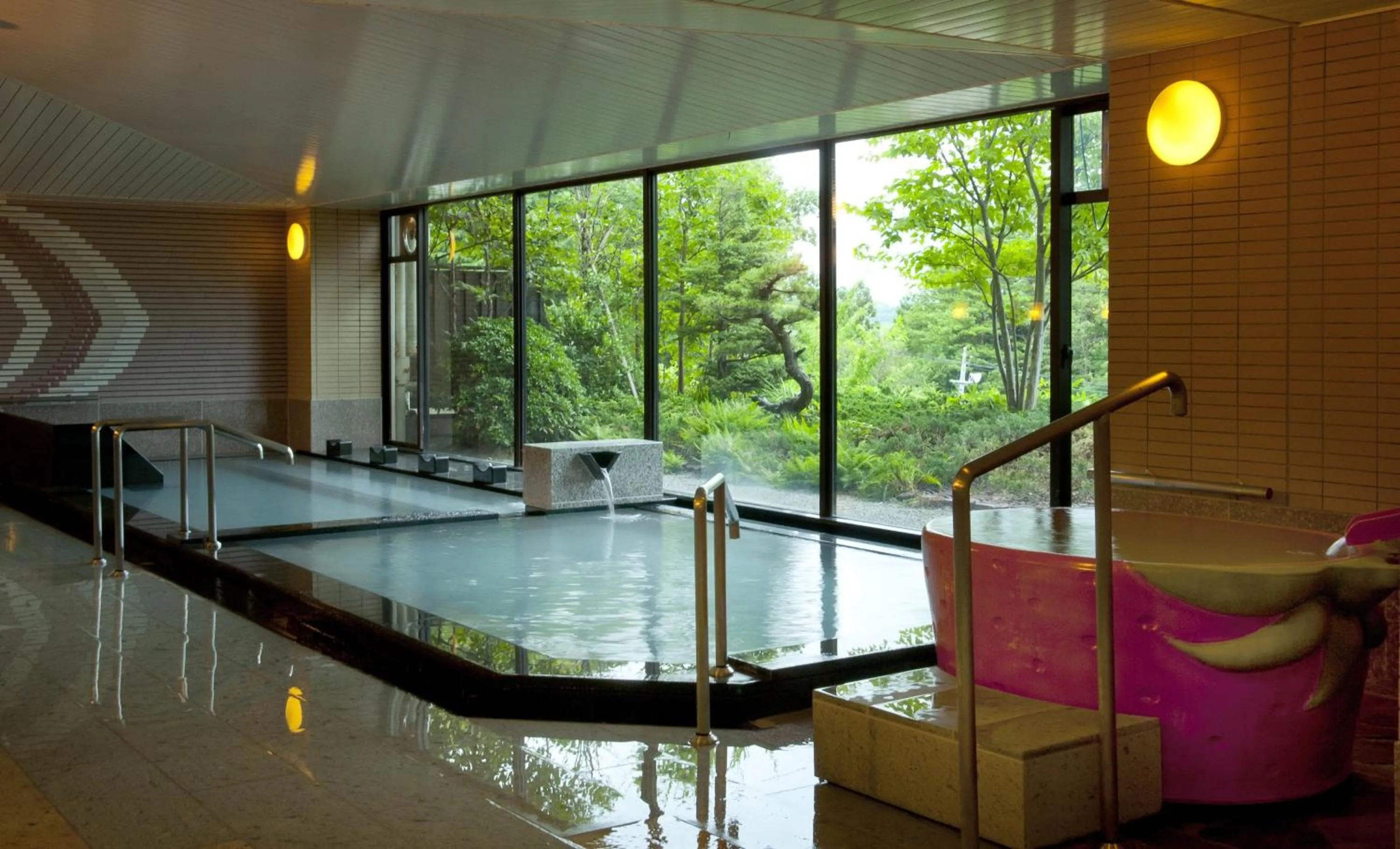 Hot Spring Bath in Kounkaku