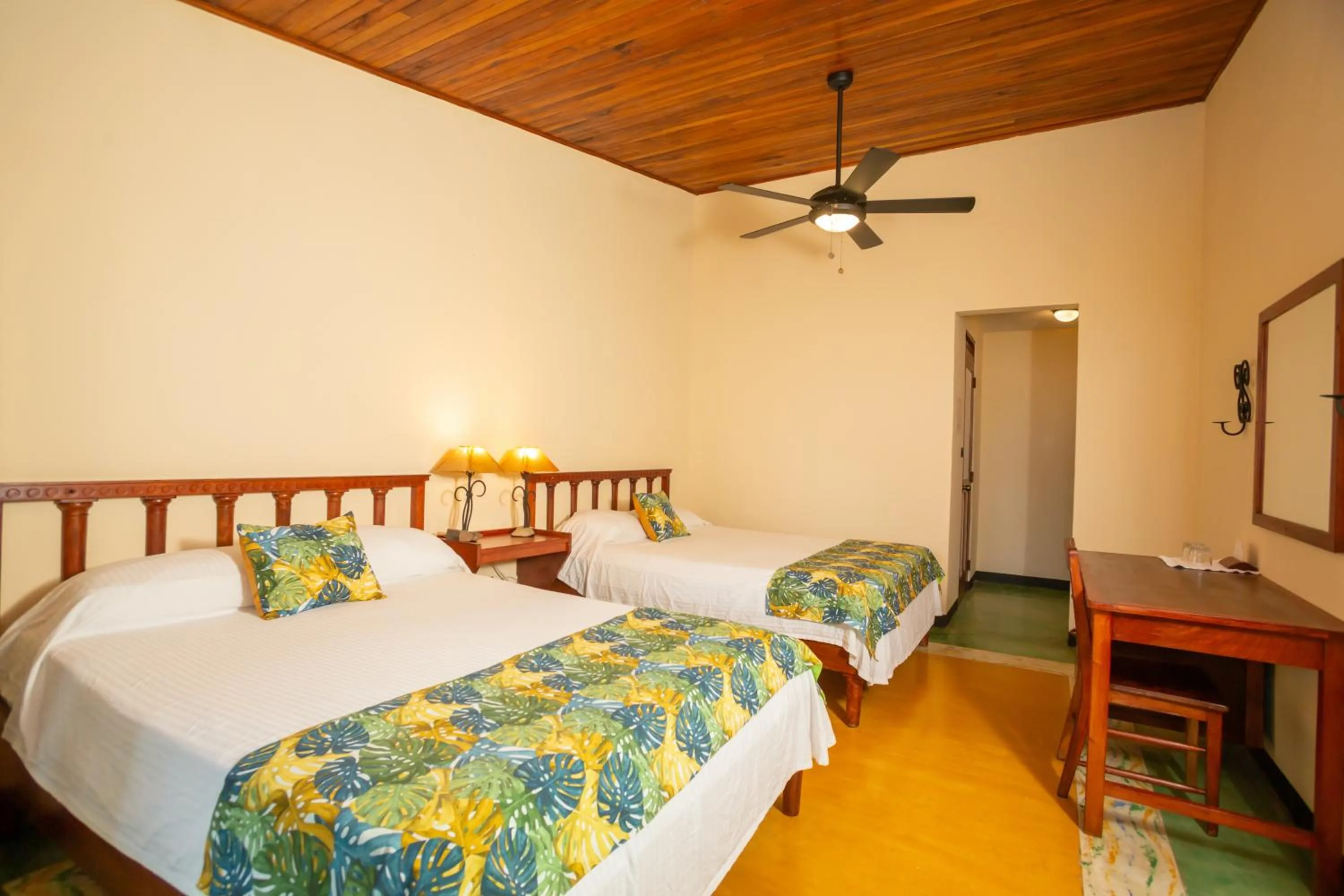 Double Room with Lake View in Lake Arenal Hotel, Brewery & Farm