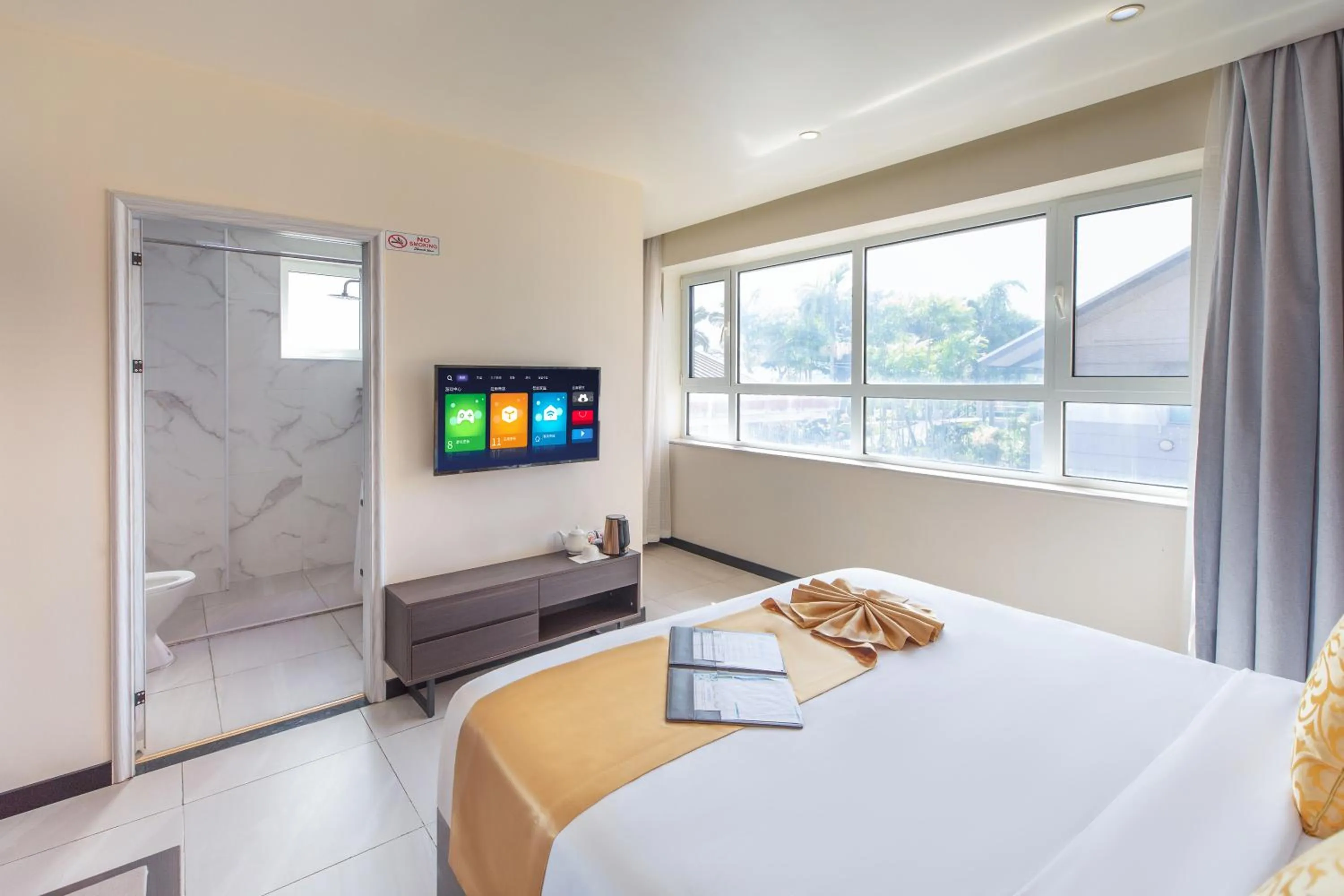 Bathroom, Bed in Tauese Seaview Hotel