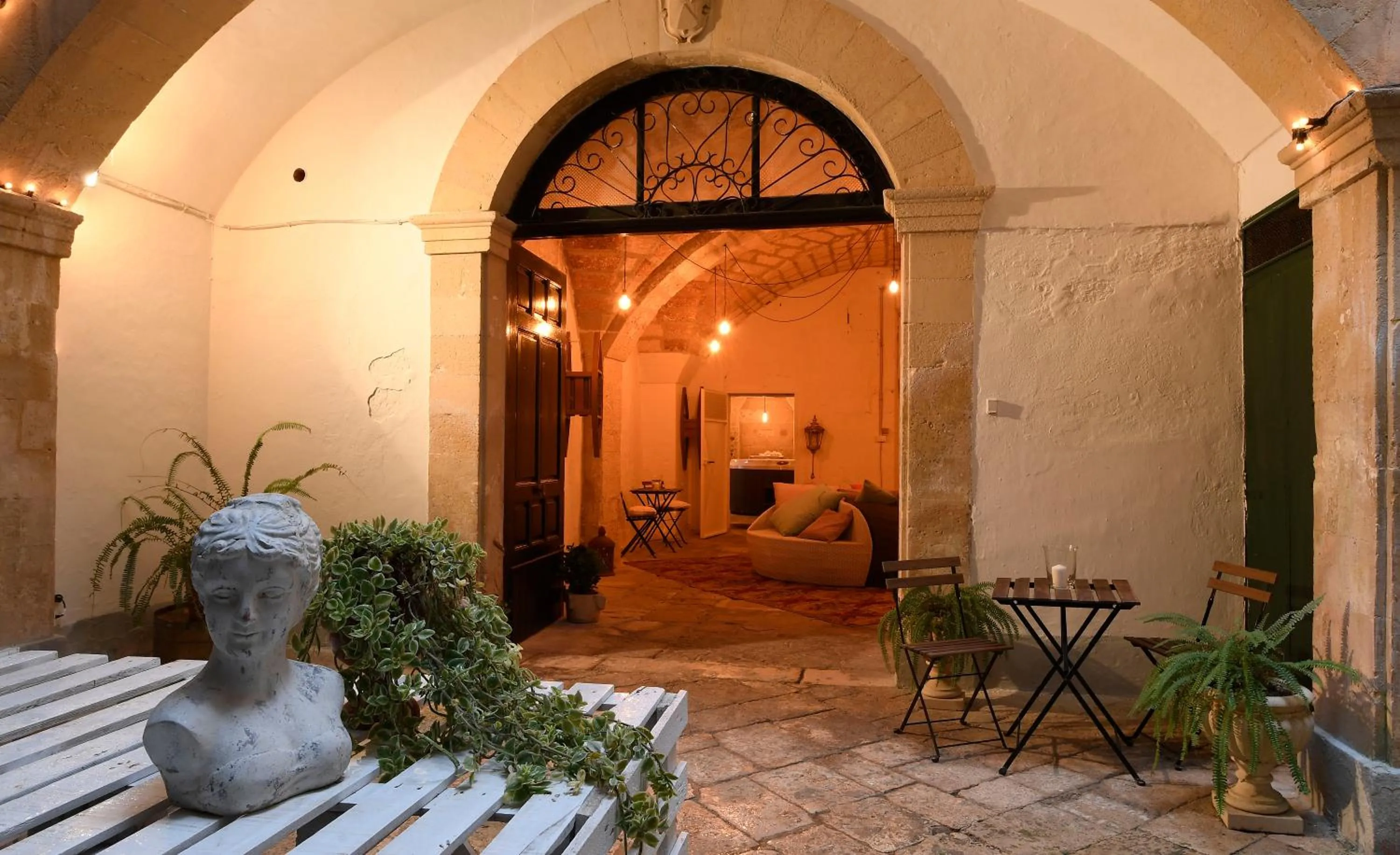 Facade/entrance in Palazzo Guido