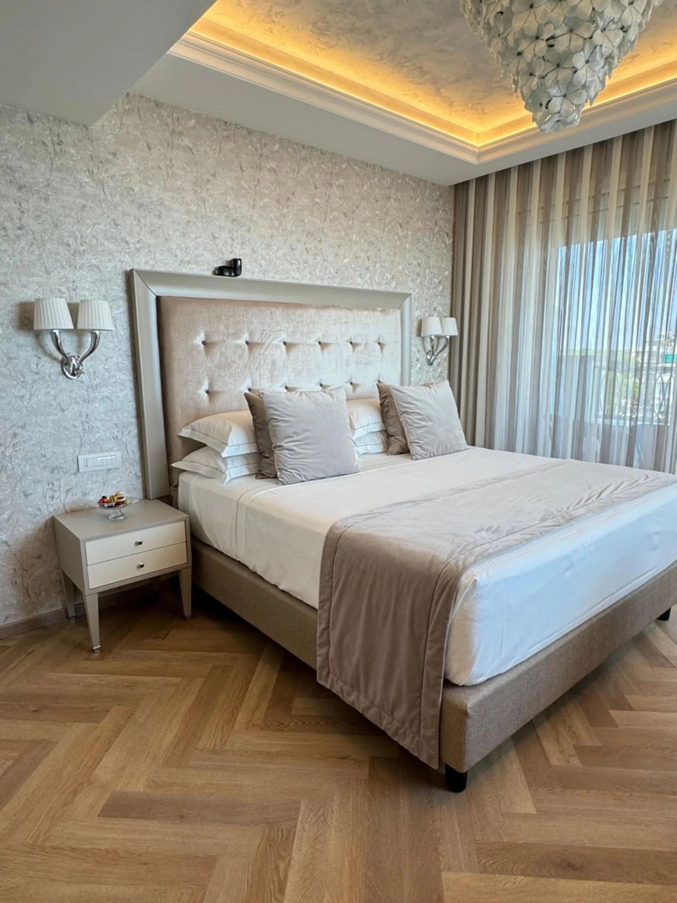 Bedroom, Bed in Grand Hotel Gallia