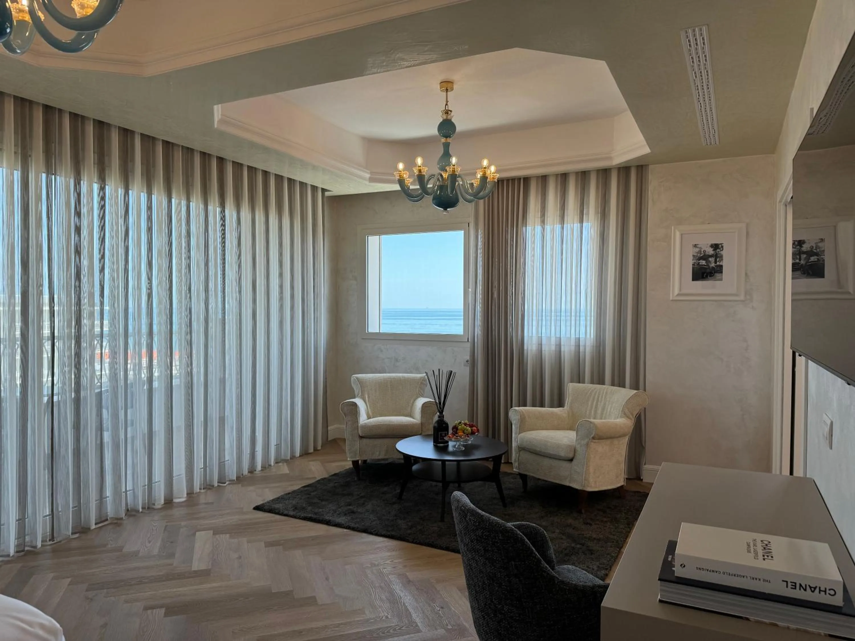 Seating area in Grand Hotel Gallia