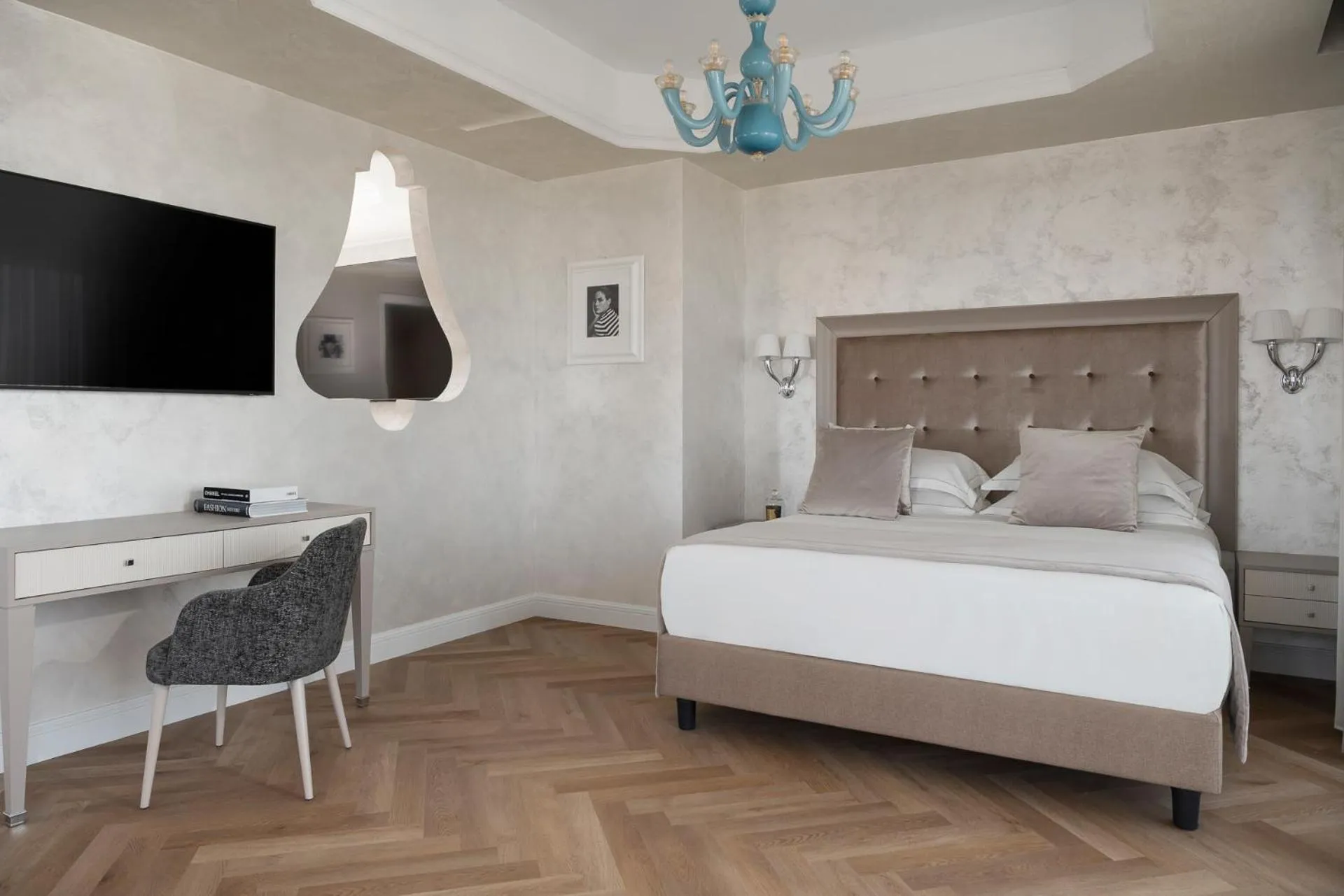 Bedroom, Bed in Grand Hotel Gallia