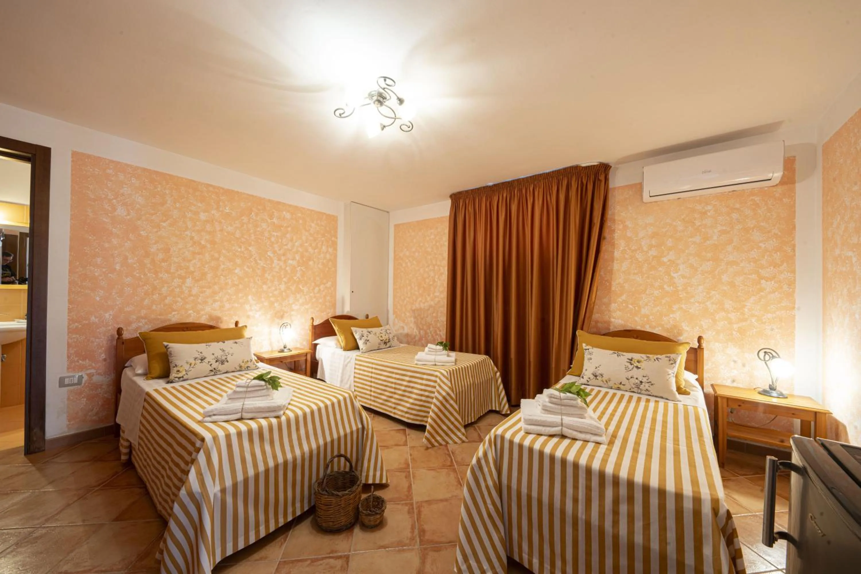 Photo of the whole room in B&B Sentiero del Ciolo