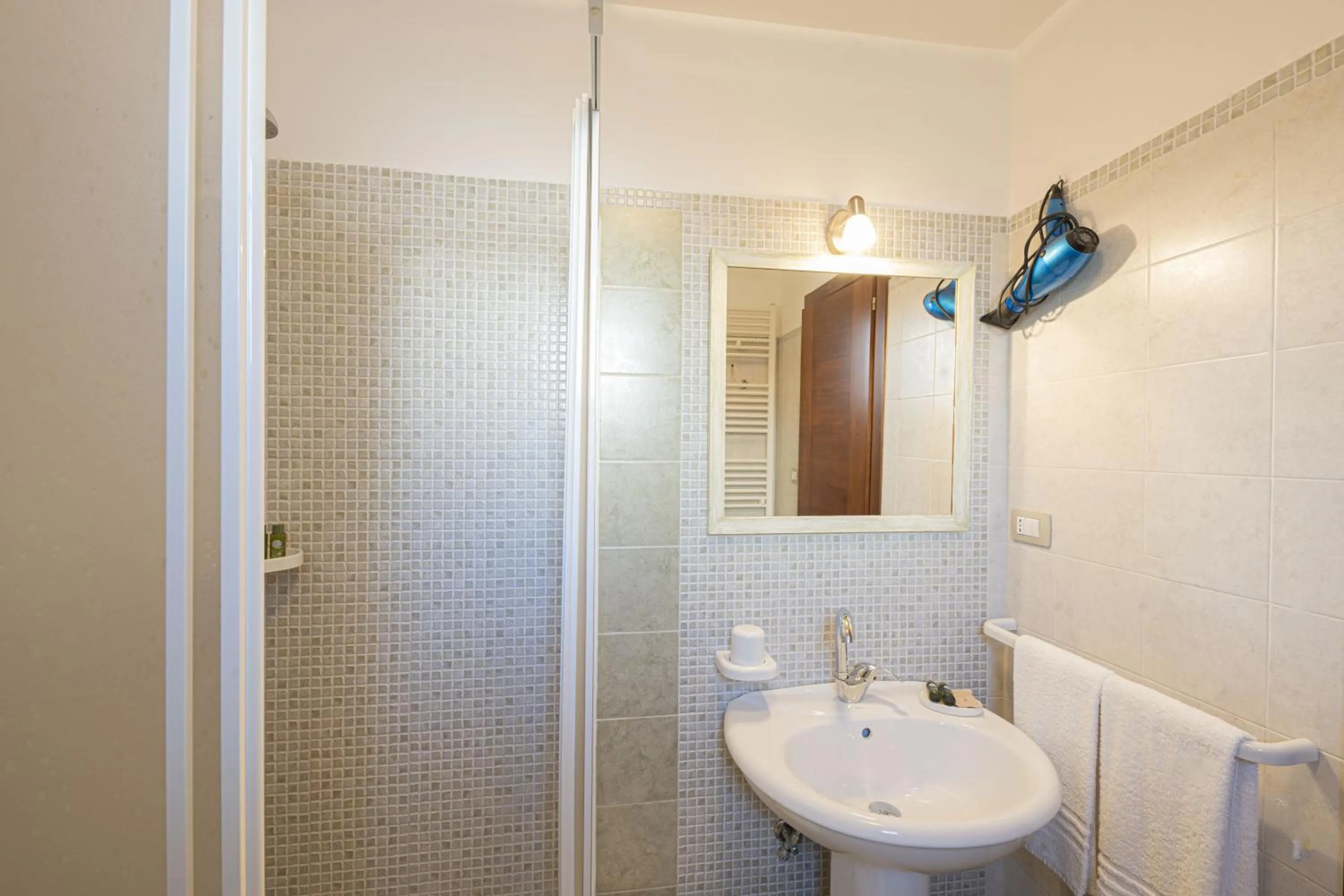 Shower in B&B Sentiero del Ciolo