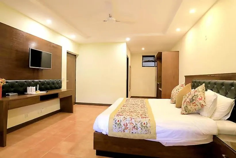 Bedroom, Bed in Woodsvilla Resort Ranikhet