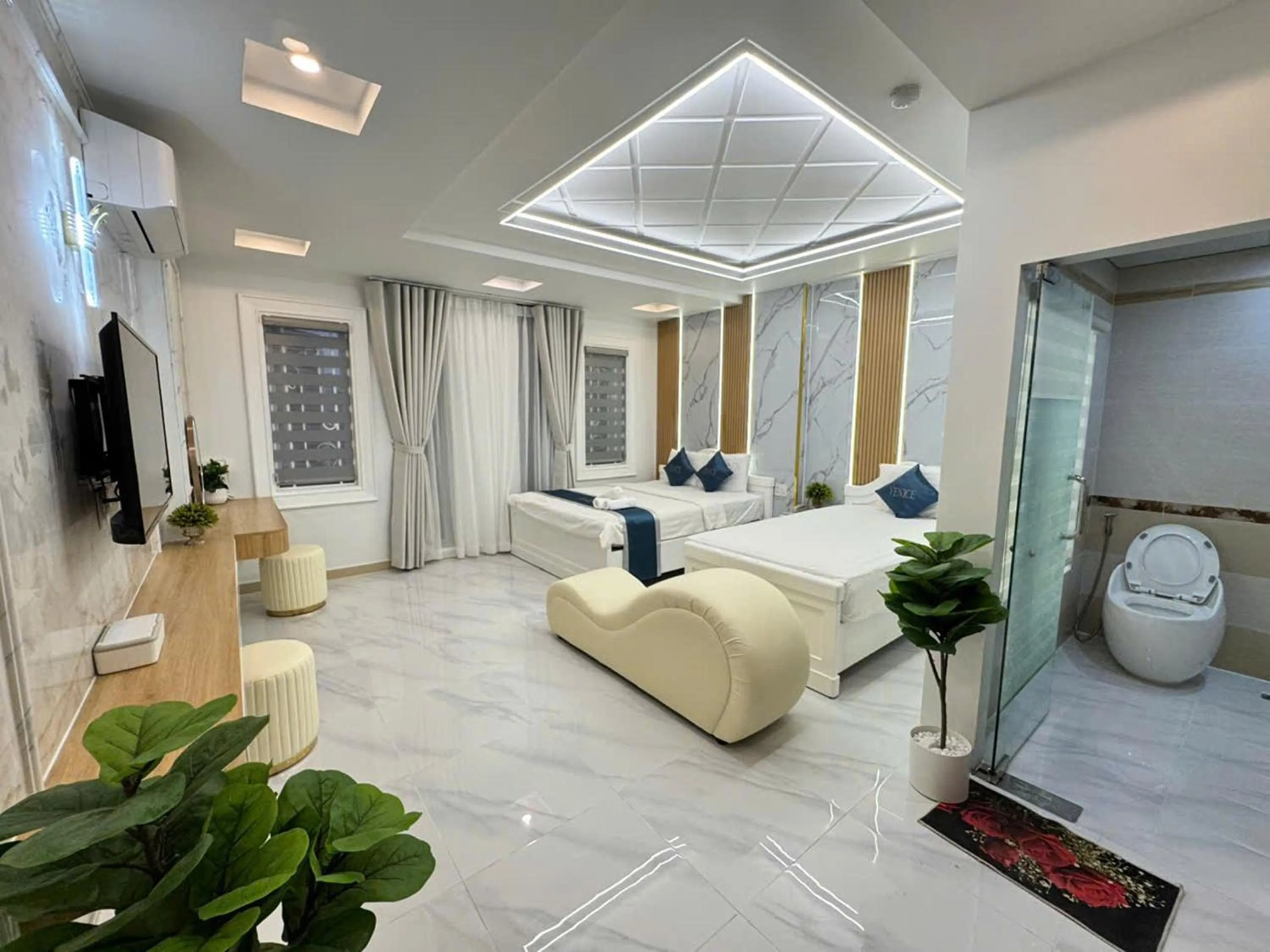 Bedroom, Bed in Minh Ngoc Hotel