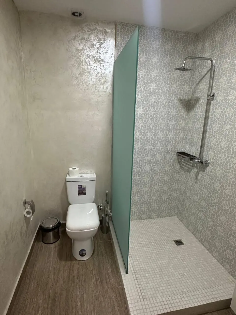 Shower in Saroy Gardens Hotel