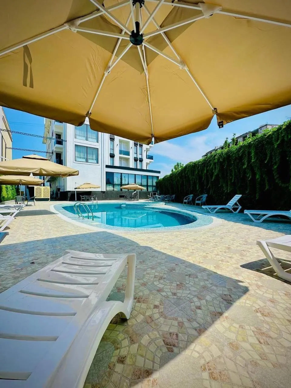 Swimming pool in Saroy Gardens Hotel