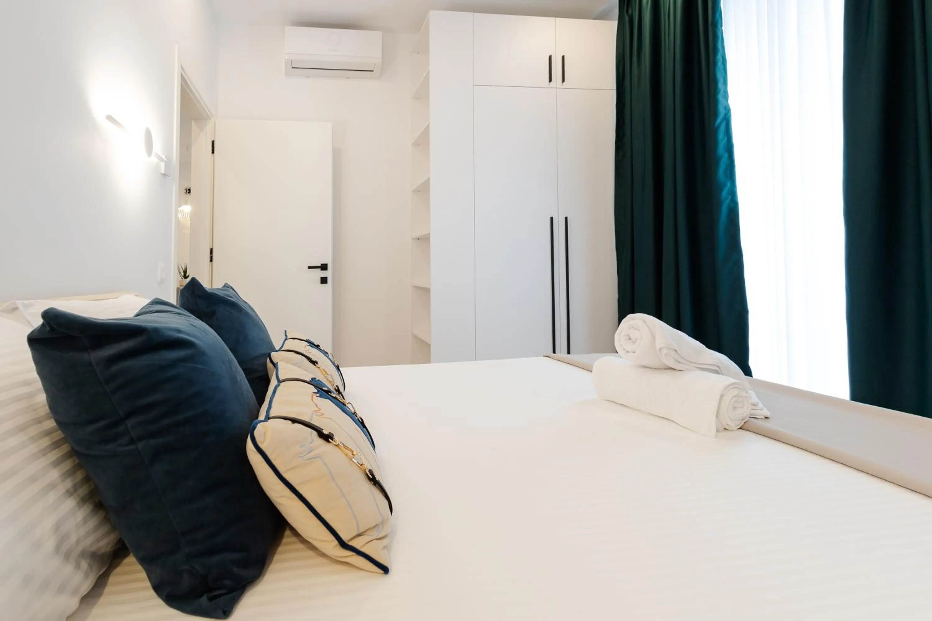 Bedroom, Bed in Central Suites