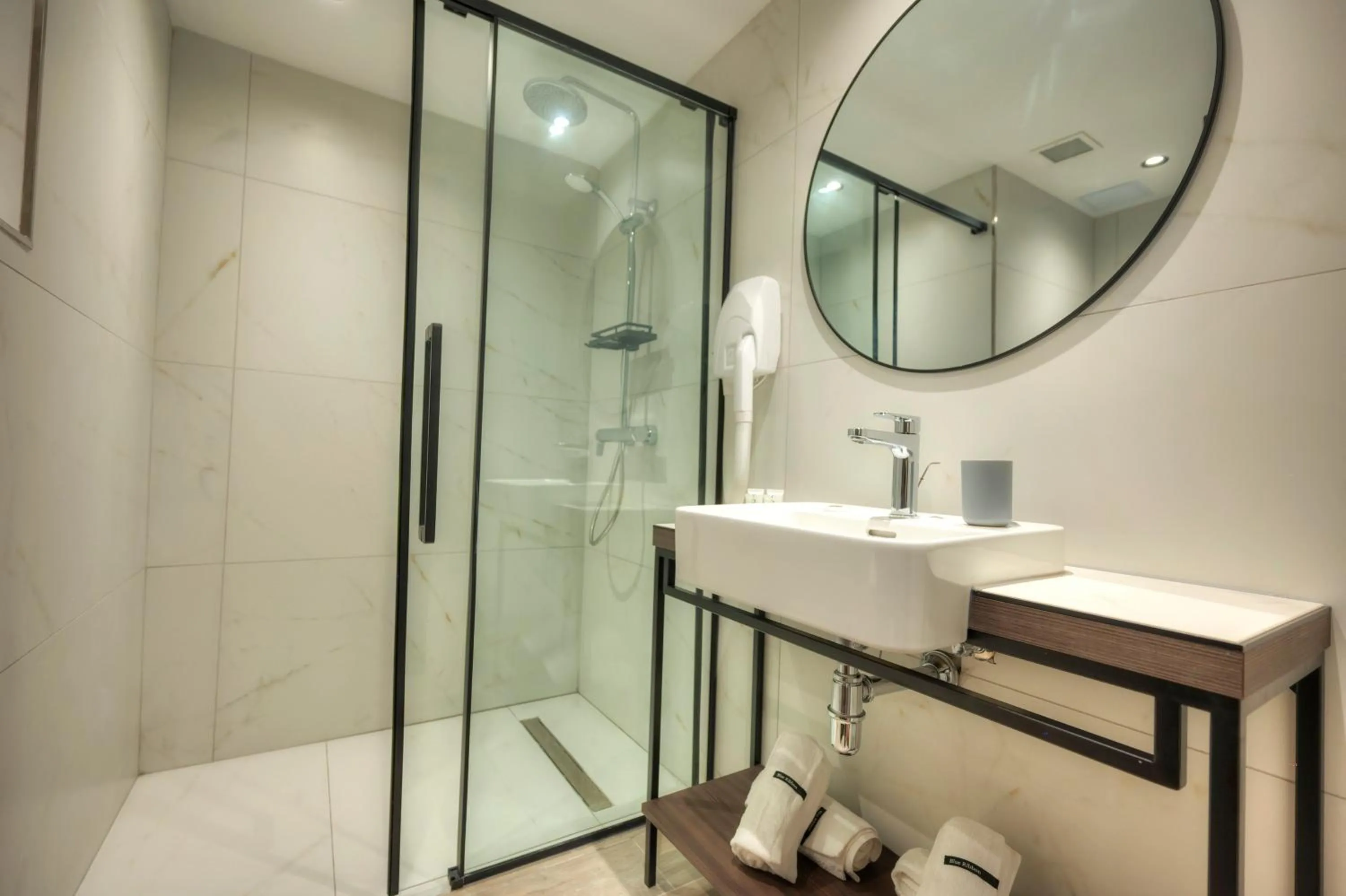 Bedroom in ASTE hotel