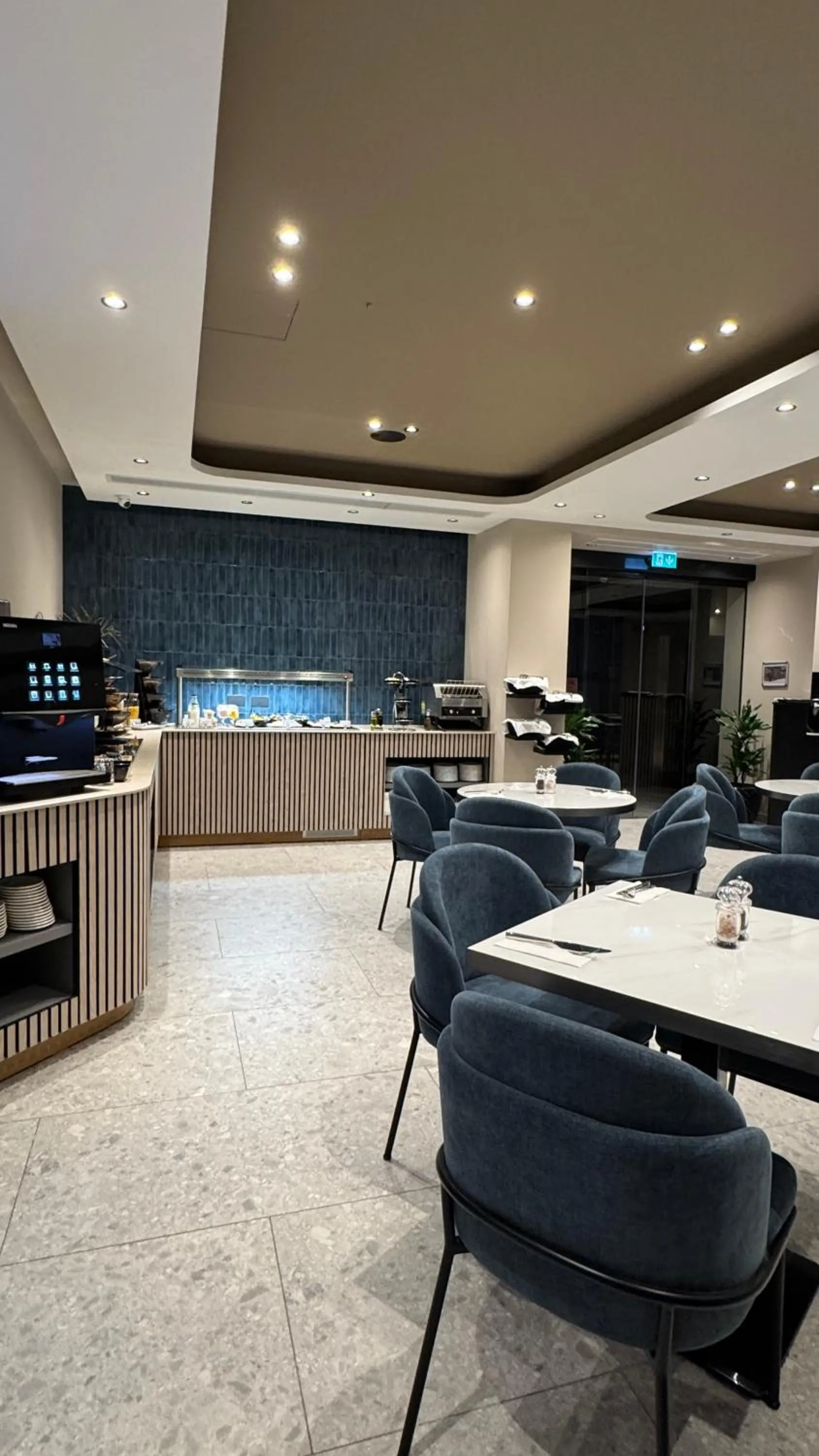 Restaurant/places to eat in ASTE hotel