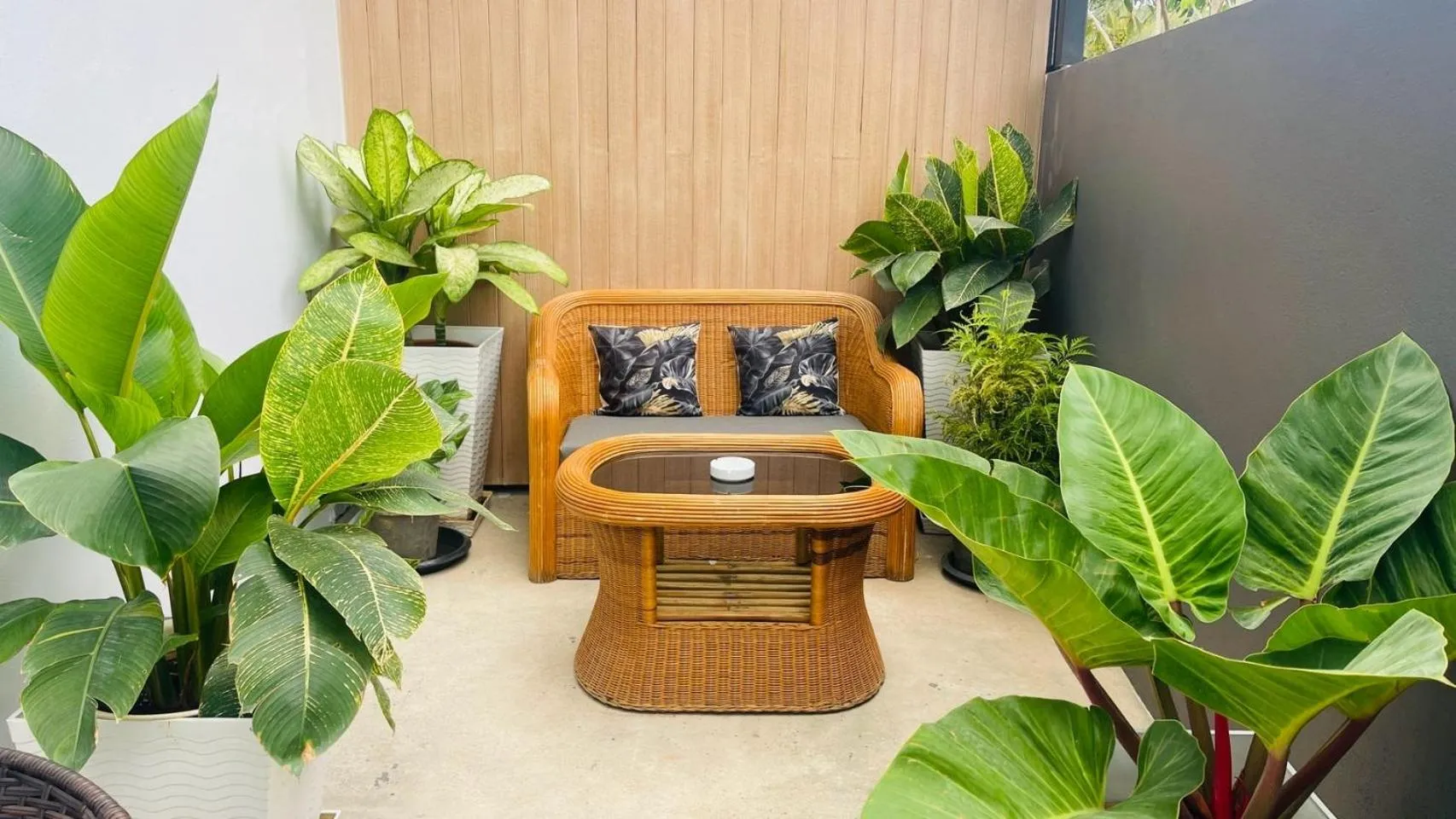 Communal lounge/ TV room in The Village Poshtel