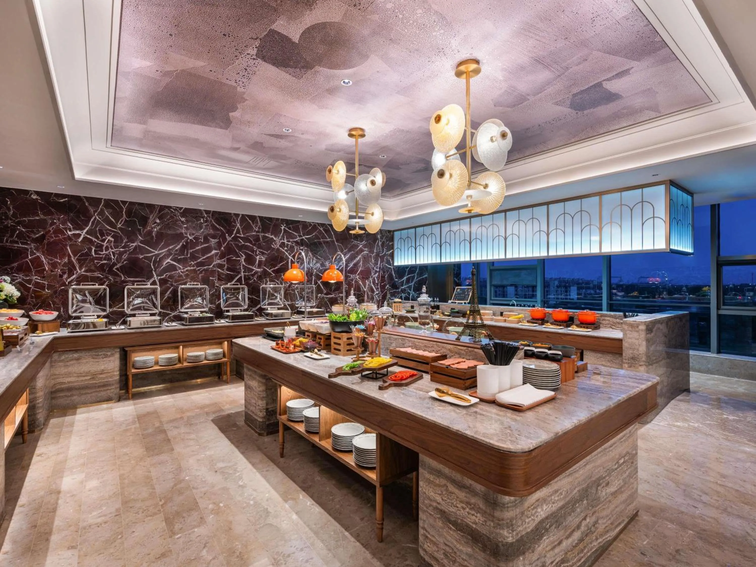 Restaurant/places to eat in Mercure Nantong Suxitong Riverside