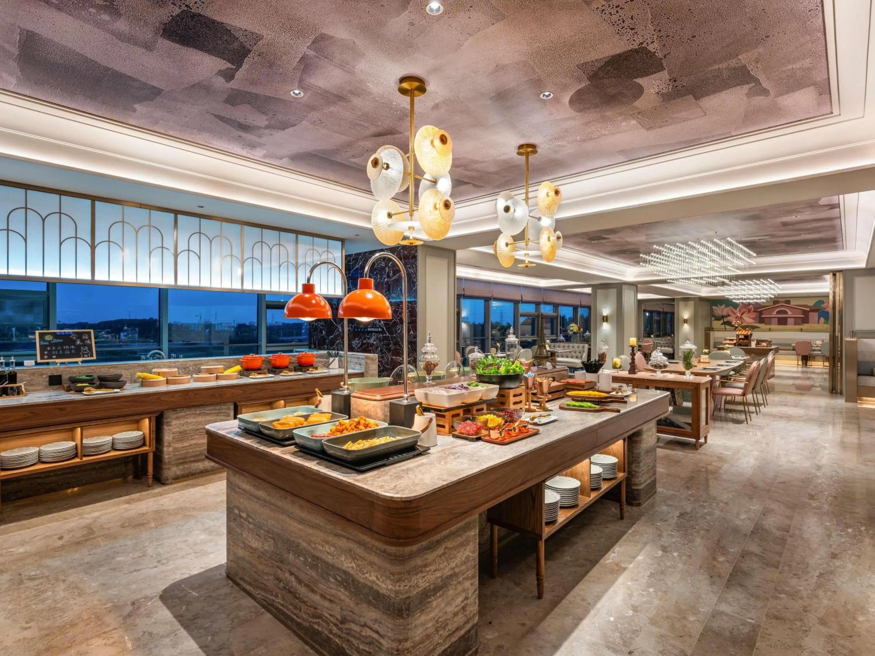 Restaurant/places to eat in Mercure Nantong Suxitong Riverside