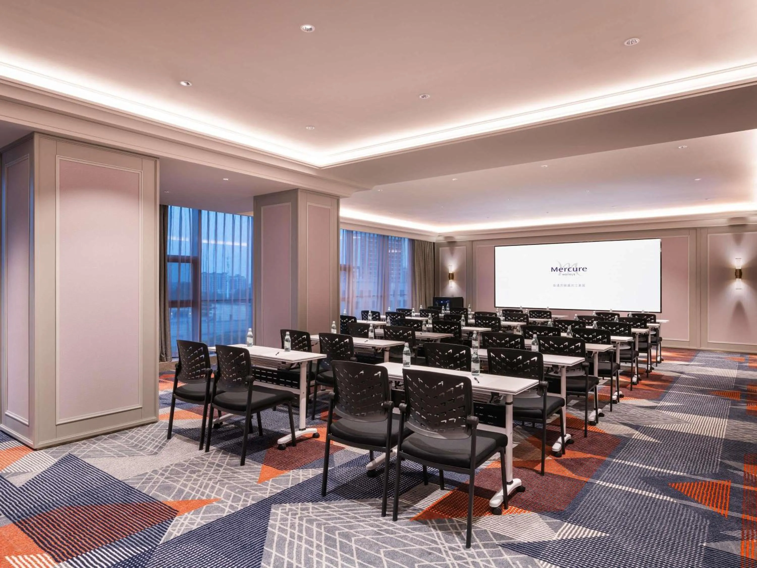 Meeting/conference room in Mercure Nantong Suxitong Riverside