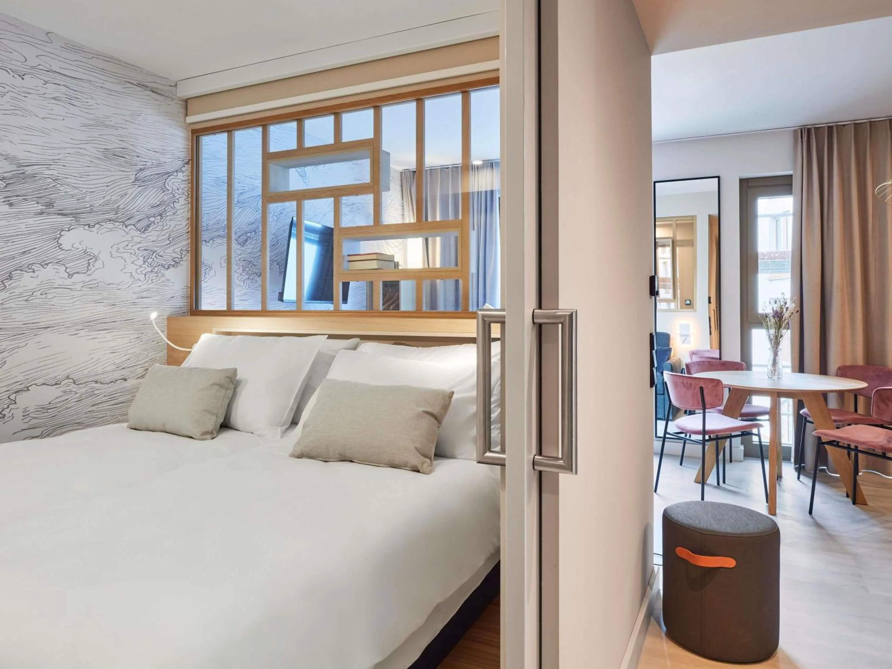 Bedroom, Bed in Aparthotel Adagio Stuttgart NeckarPark