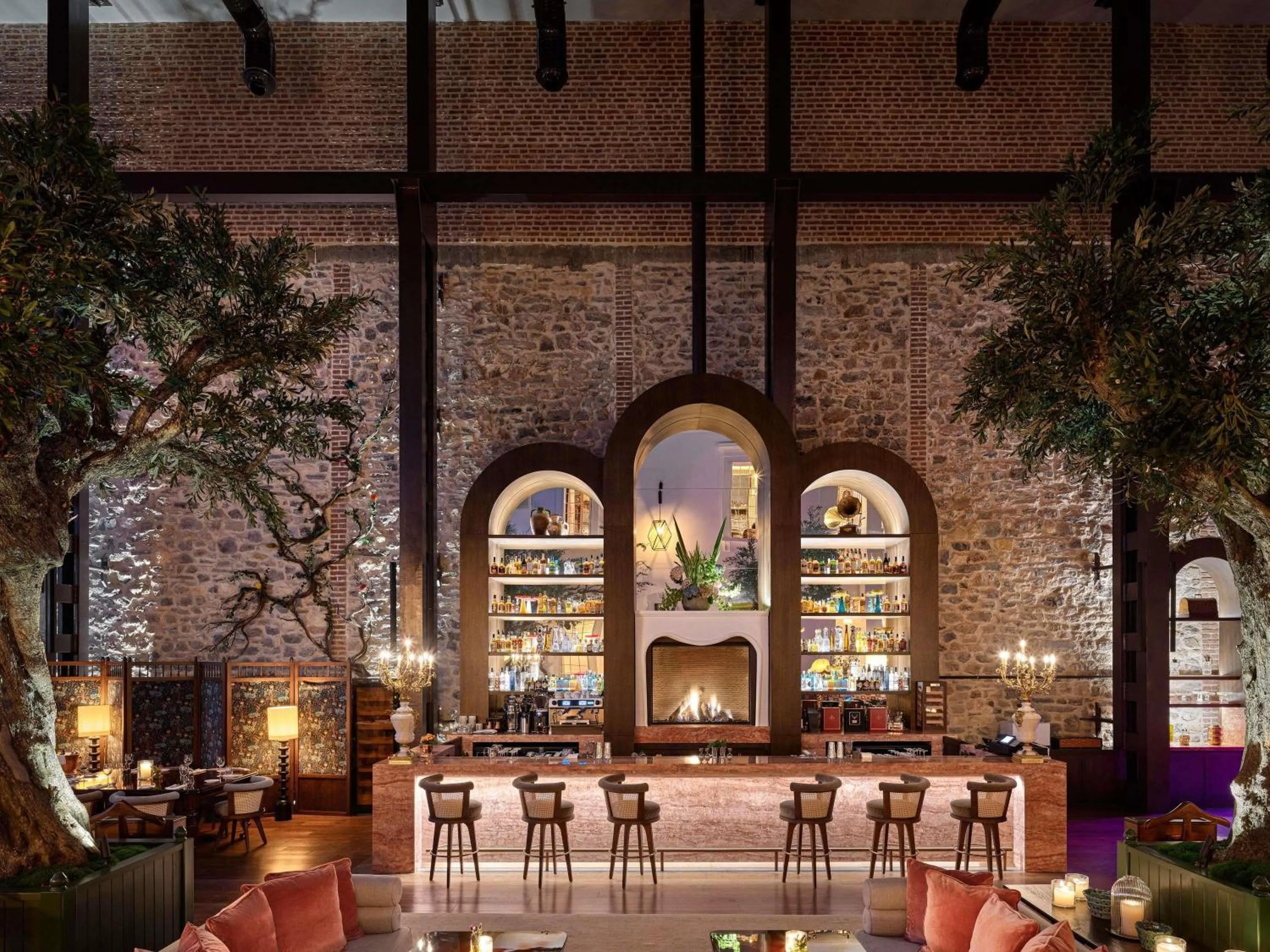Lounge or bar in Aliée Istanbul - A Paris Society Collection Hotel