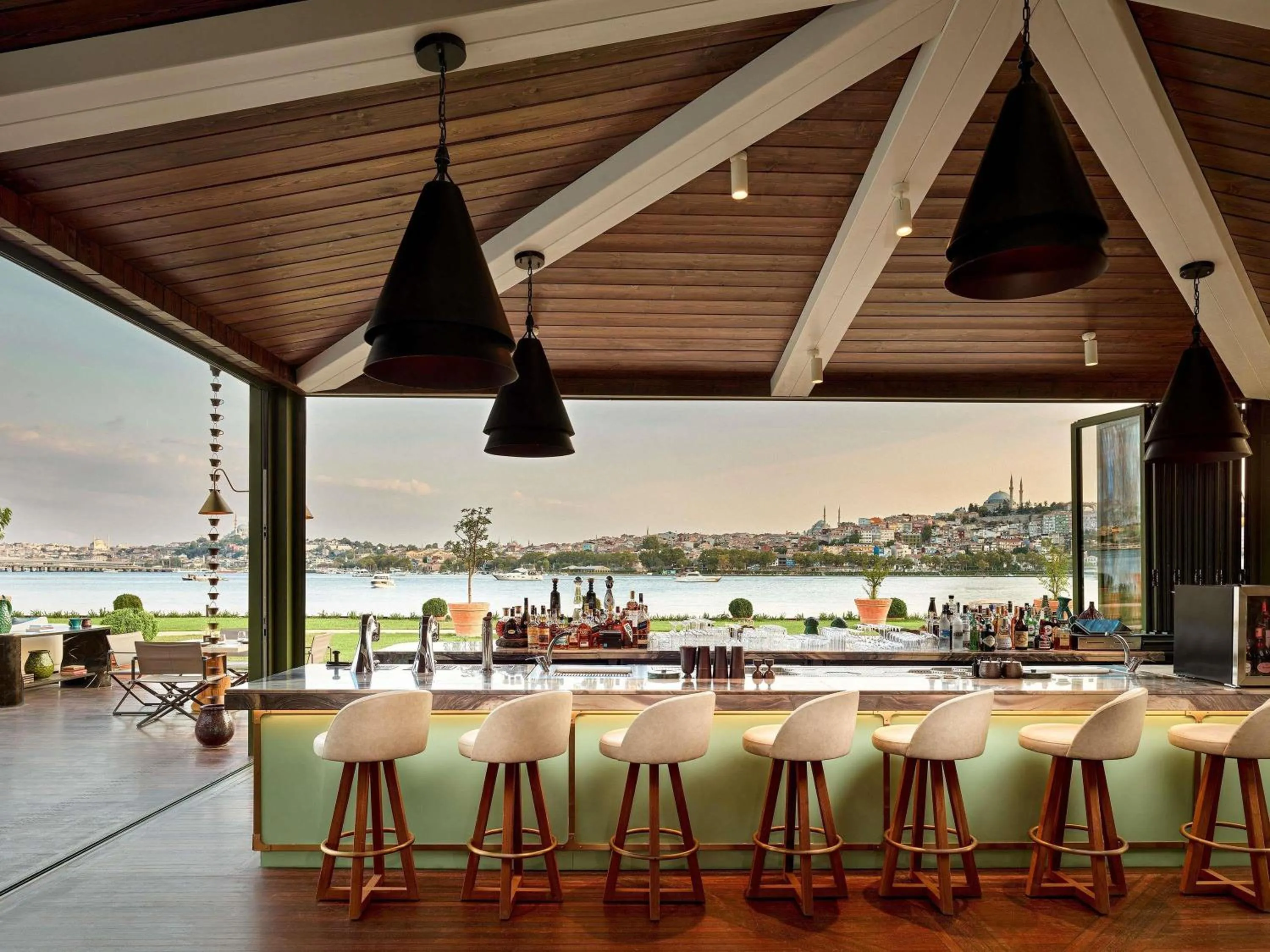 Lounge or bar in Aliée Istanbul - A Paris Society Collection Hotel