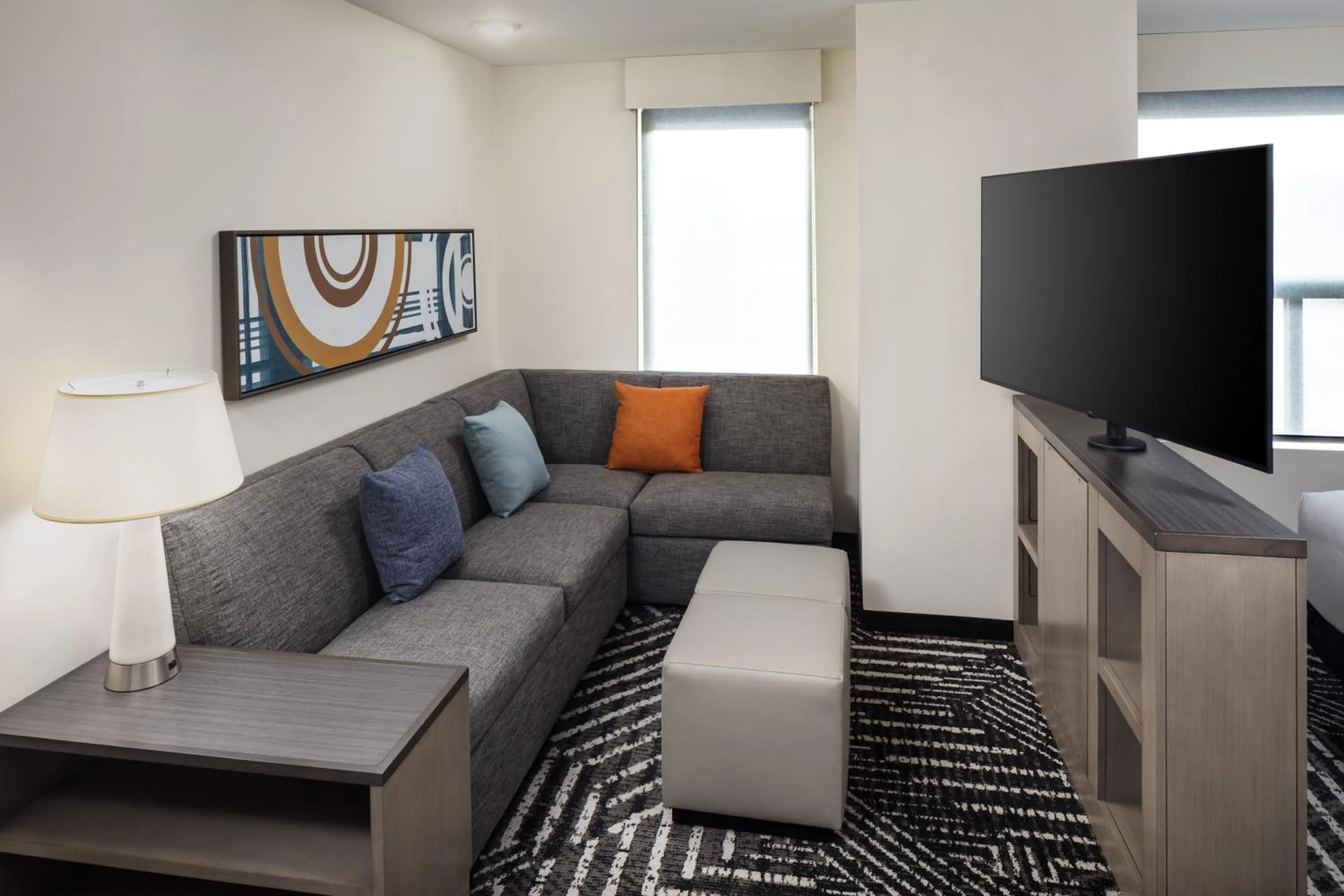 Communal lounge/ TV room in Hyatt House Royal Oak / Birmingham