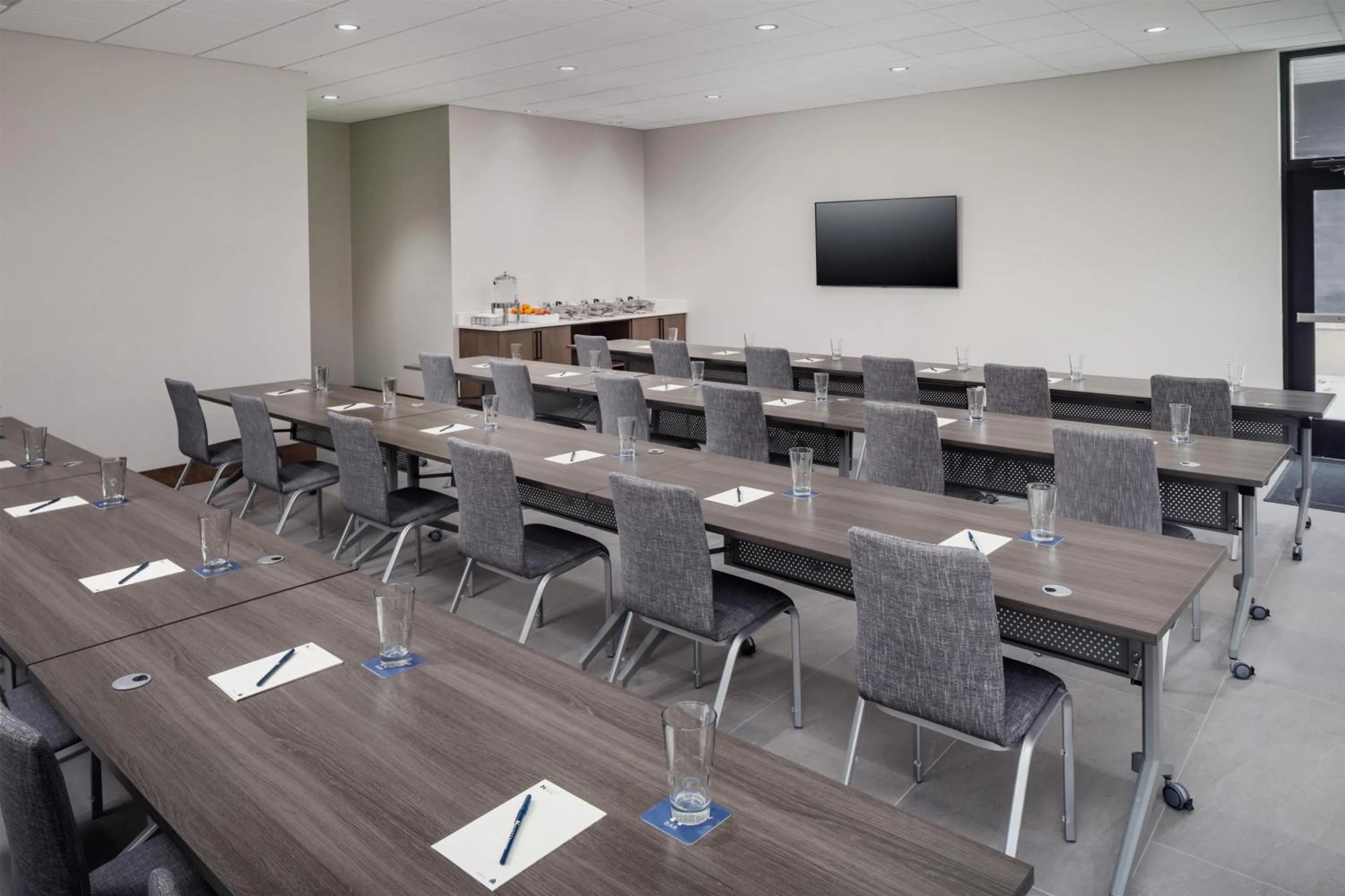 Meeting/conference room in Hyatt House Royal Oak / Birmingham