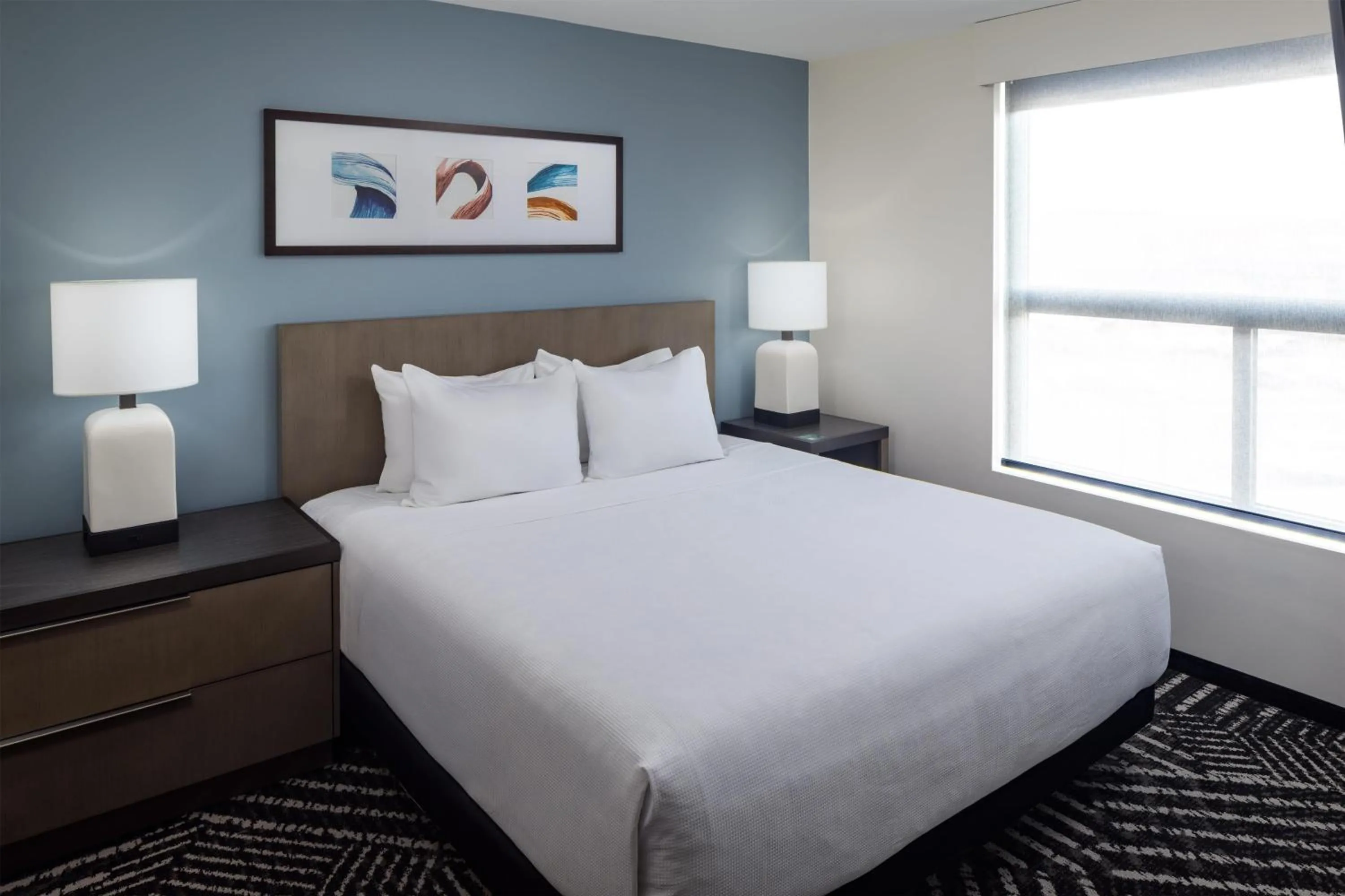 Photo of the whole room, Bed in Hyatt House Royal Oak / Birmingham
