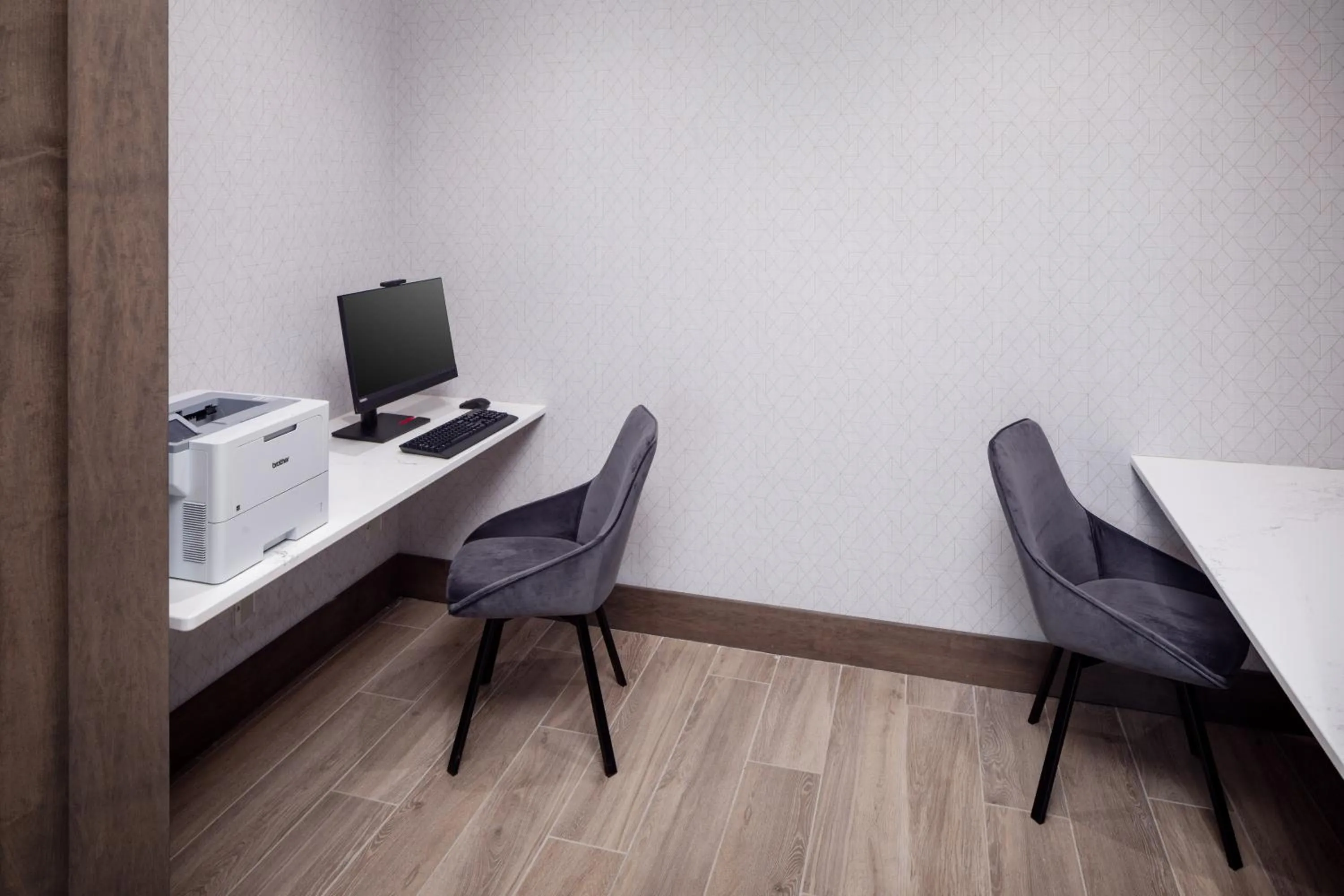TV and multimedia in Hyatt House Royal Oak / Birmingham