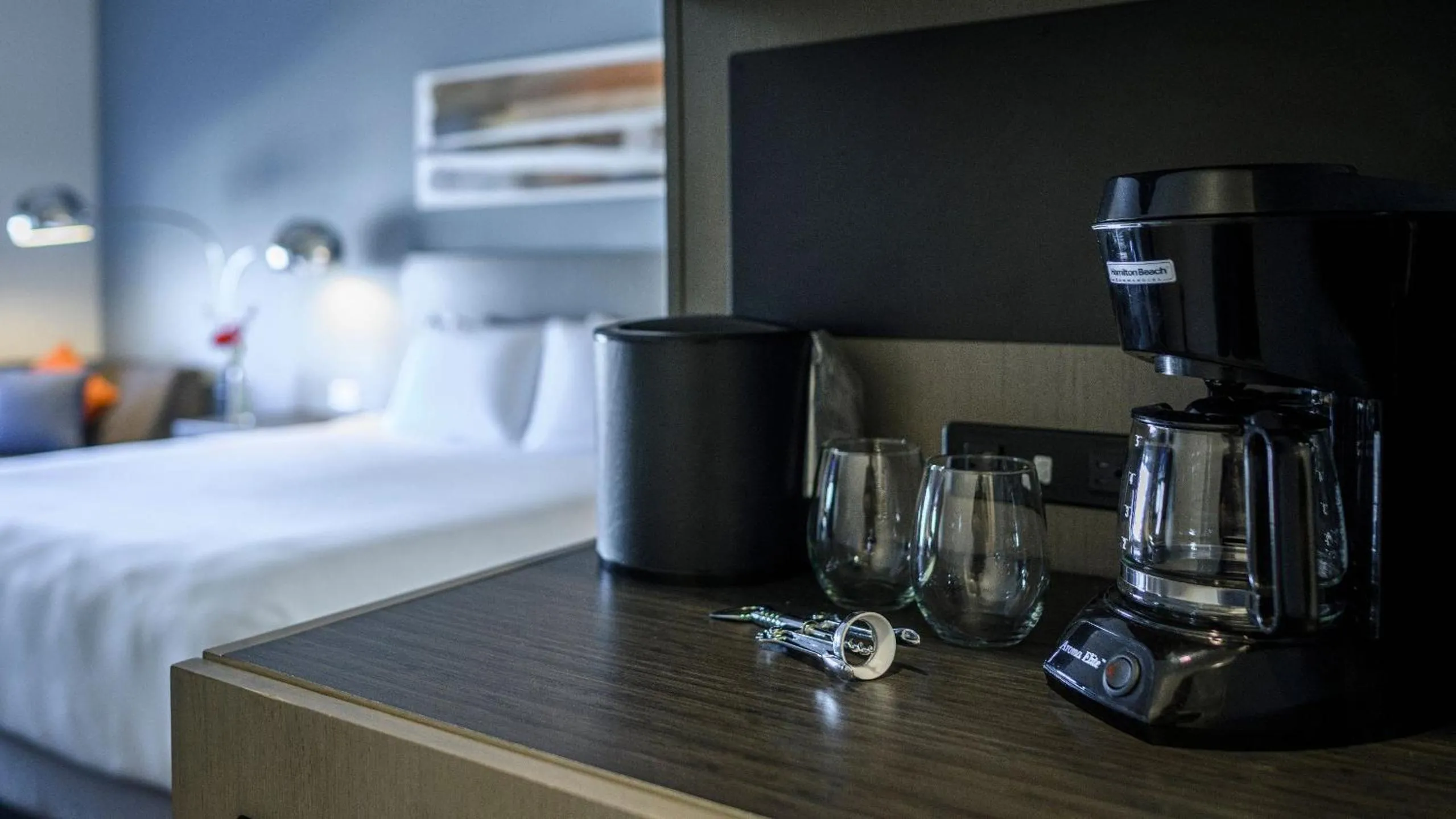 Coffee/tea facilities, Bed in Hyatt House Royal Oak / Birmingham