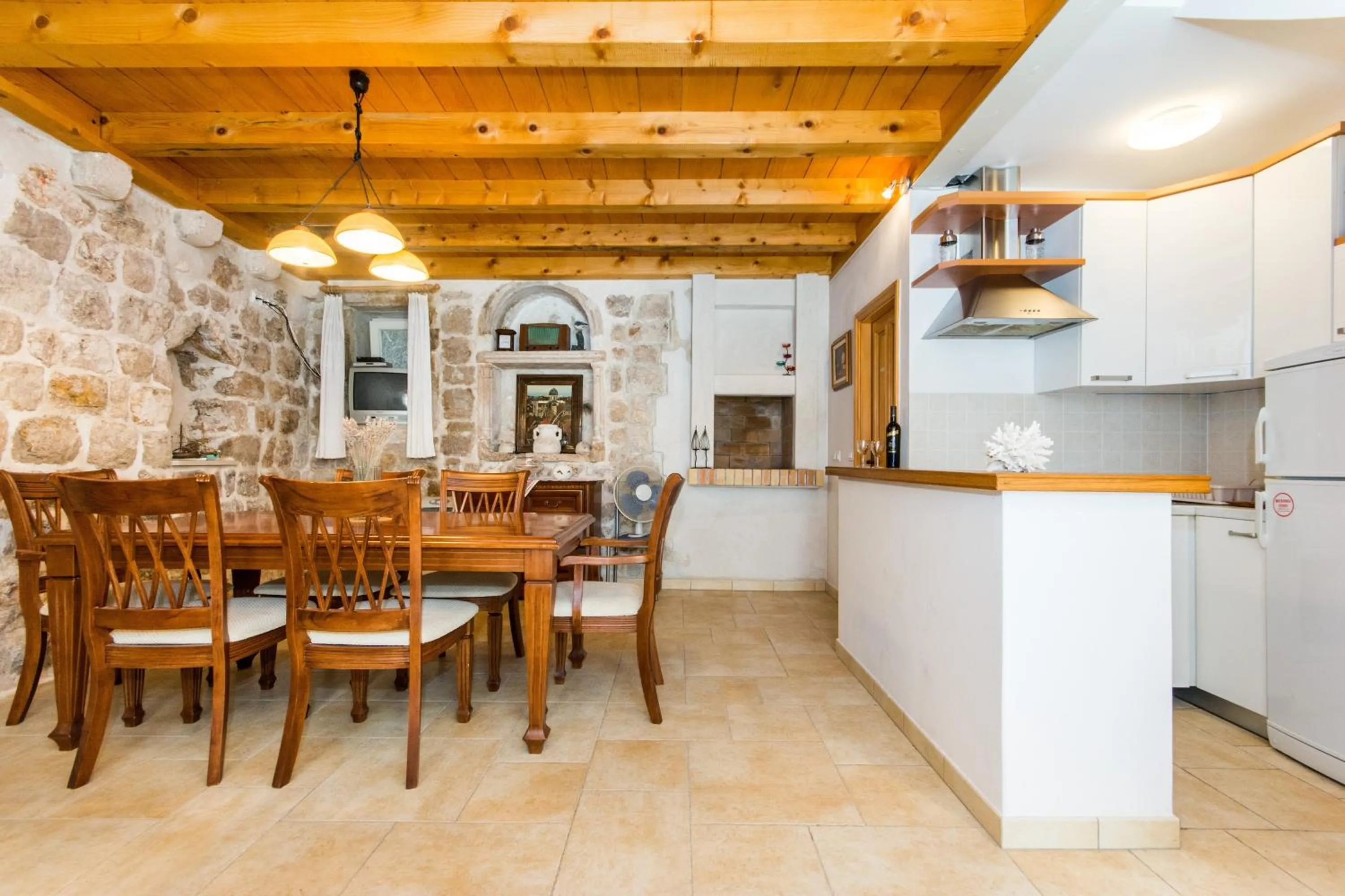 Dining area in Foteza Apartments