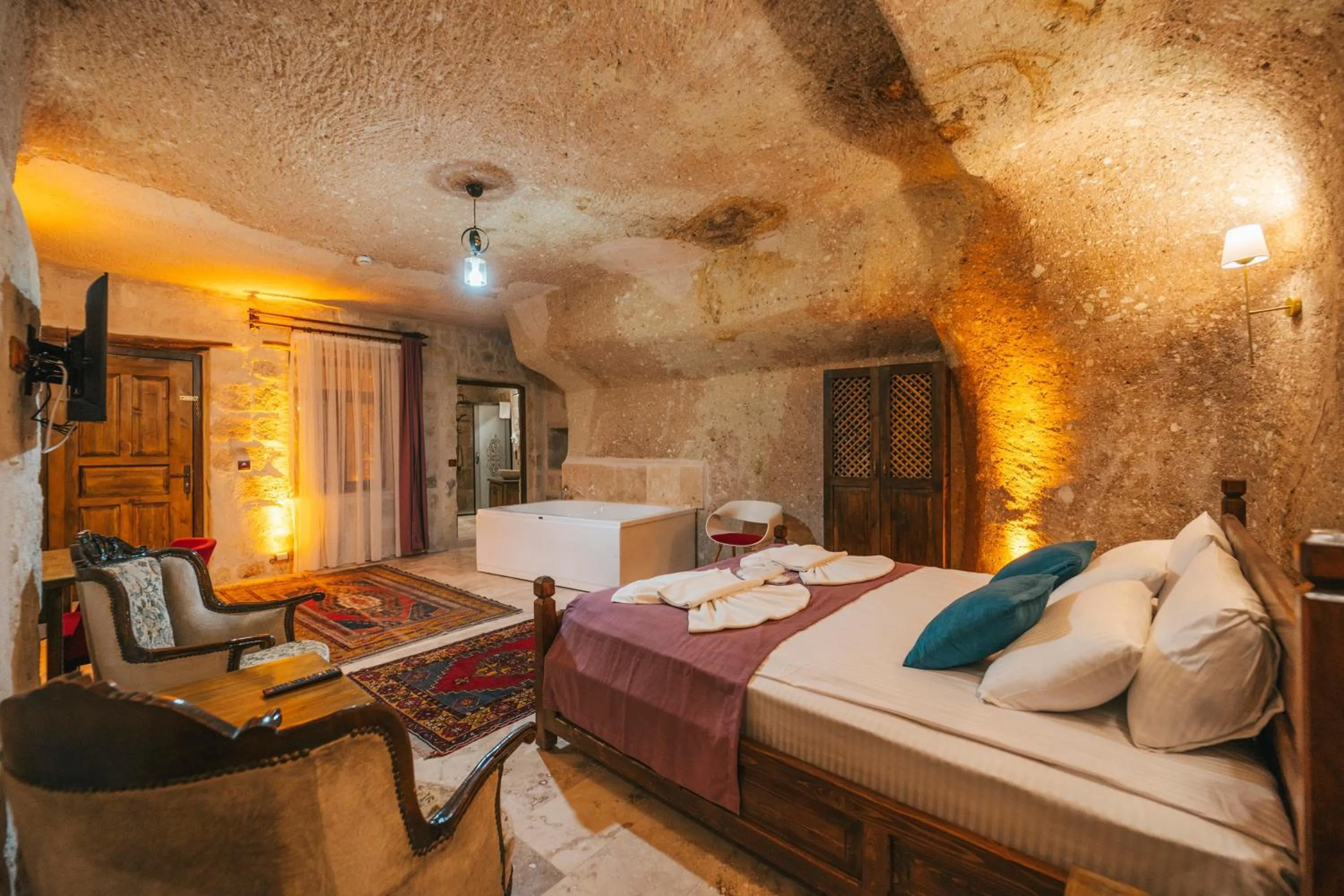 Bed in Cappatria Cave House
