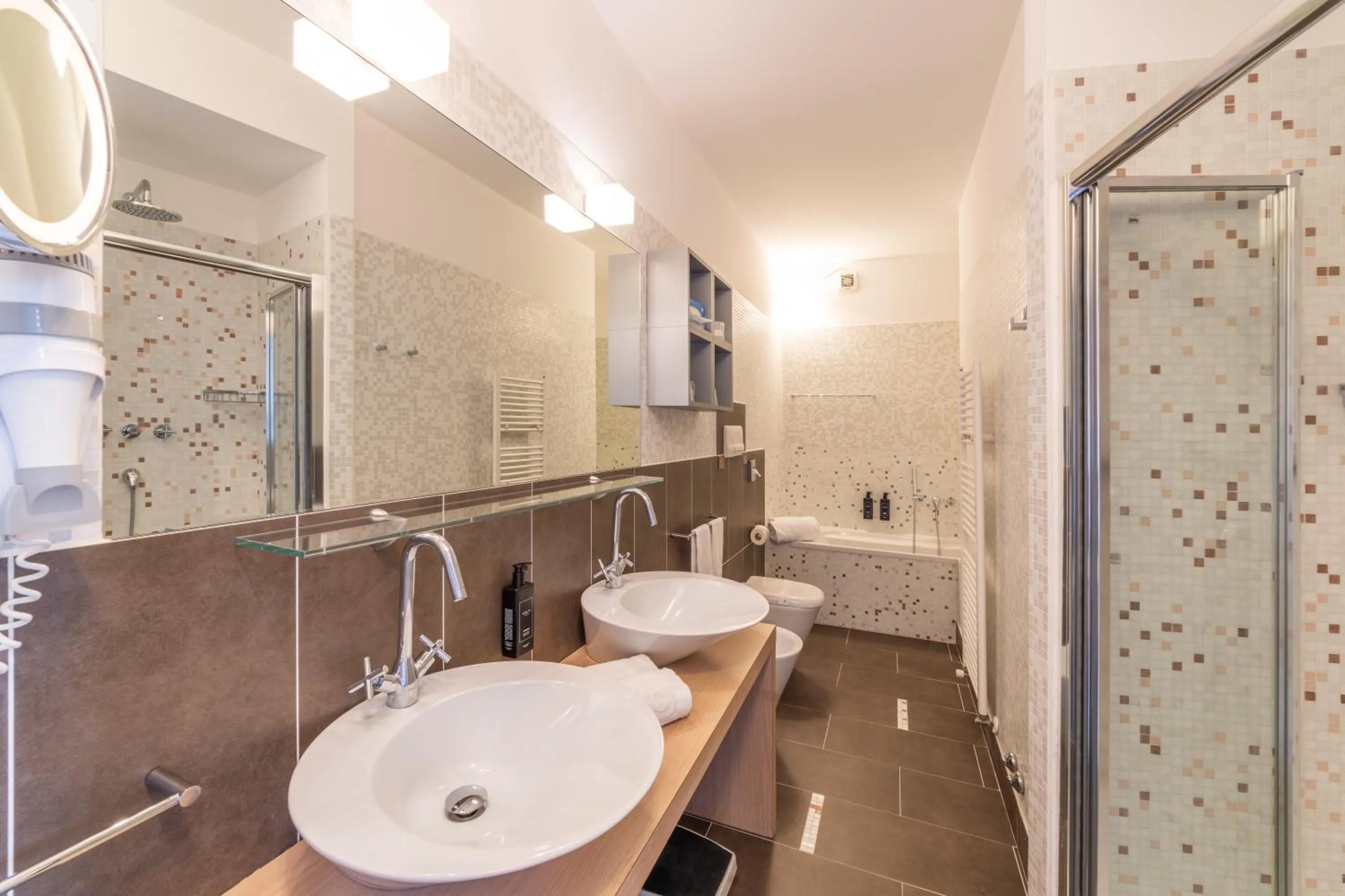 Shower in Hotel Mioni Royal San