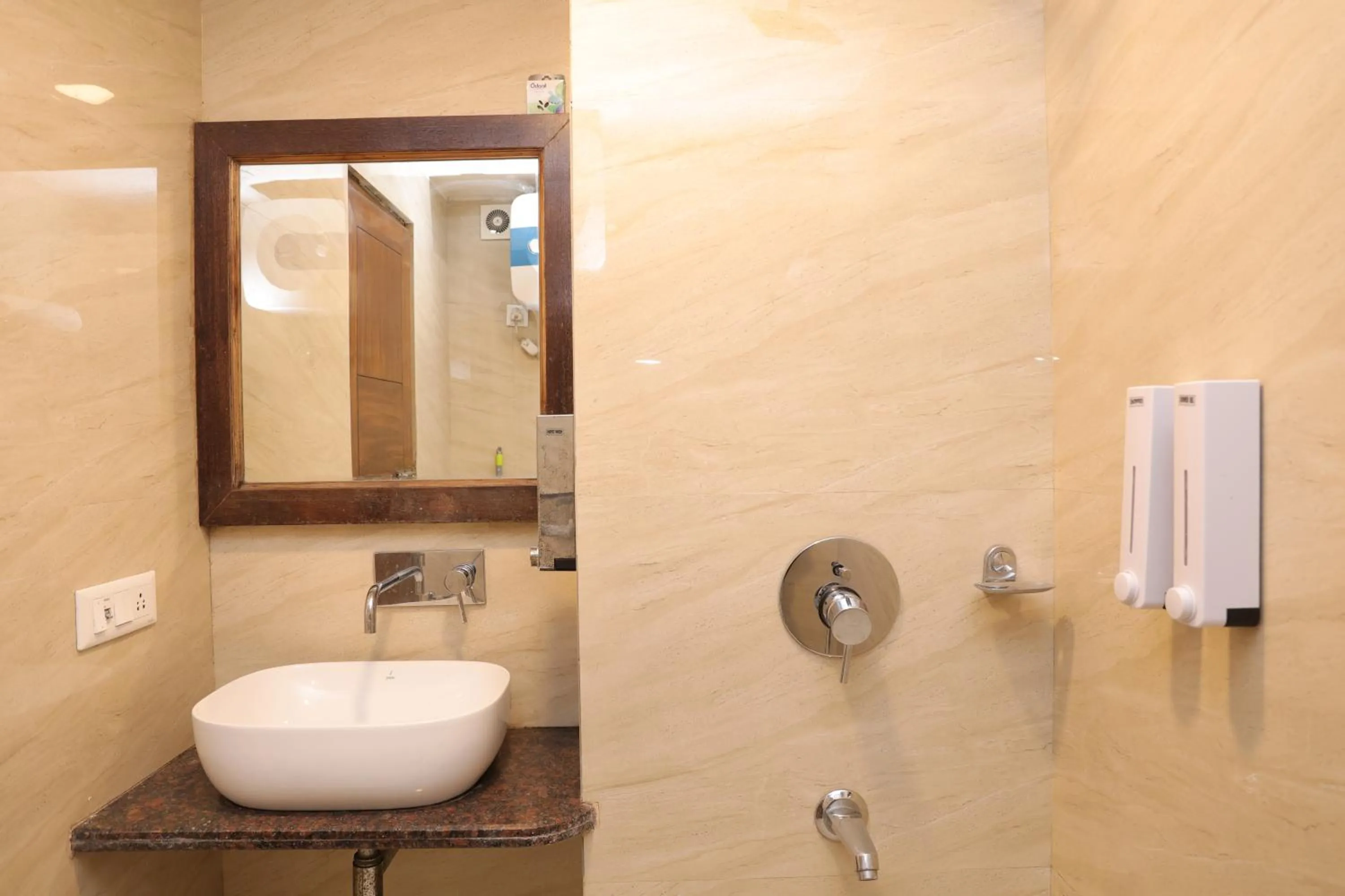 Toilet in Hotel Samrat - On Mall Road