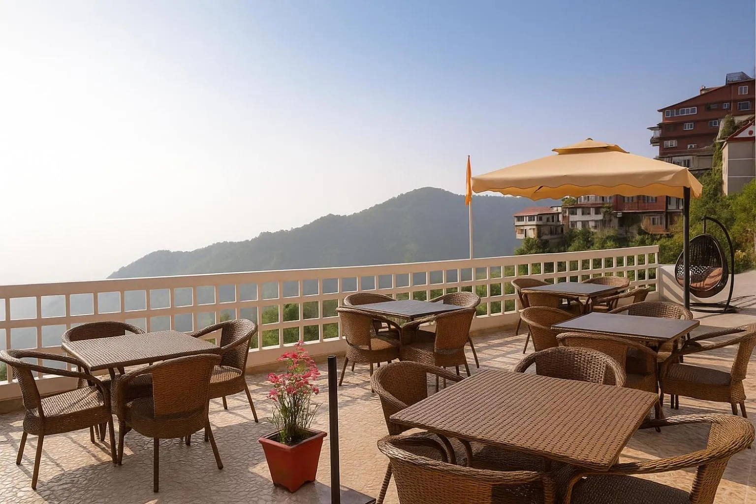 Restaurant/places to eat in Hotel Samrat - On Mall Road