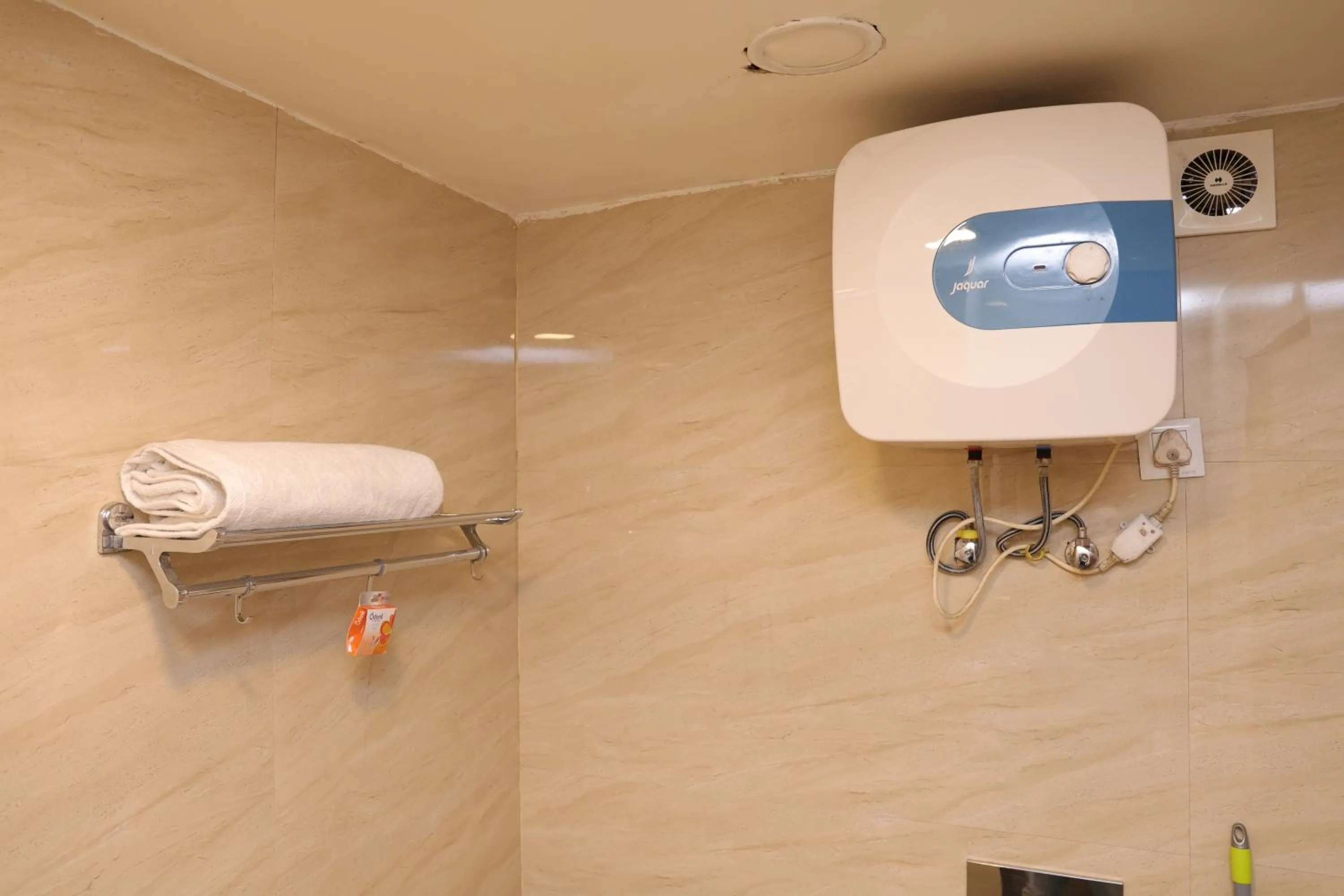 Bathroom in Hotel Samrat - On Mall Road