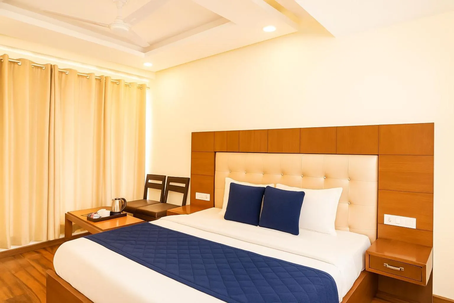 Bed in Hotel Samrat - On Mall Road