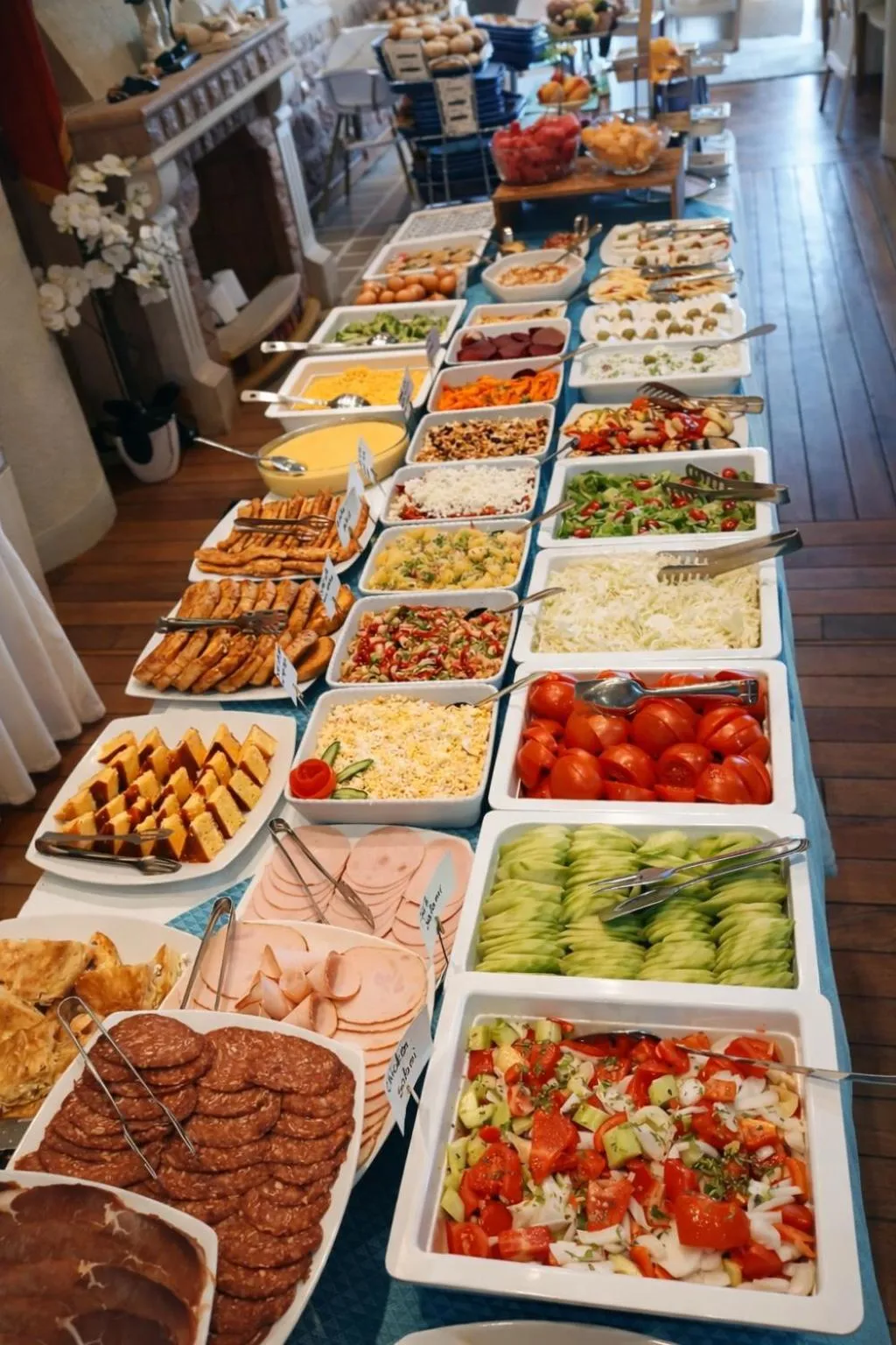 Buffet breakfast in Hotel Ponta Nova