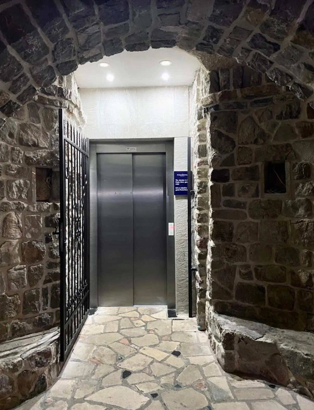 elevator in Hotel Ponta Nova