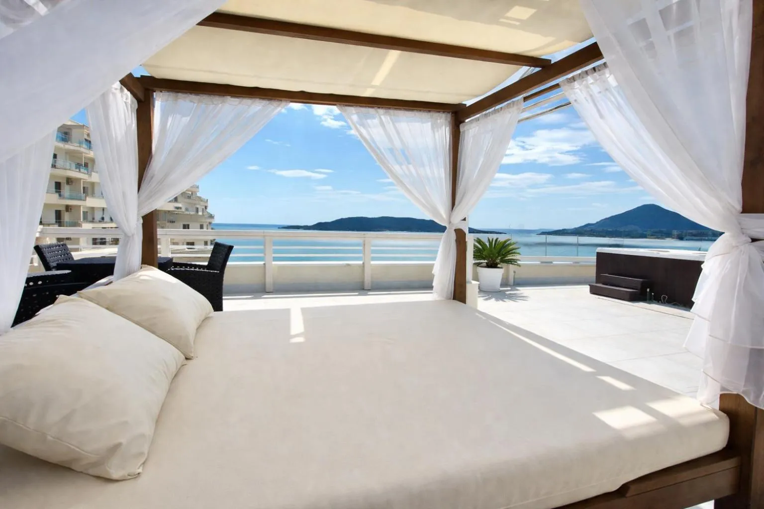 Swimming pool, Bed in Hotel Ponta Nova