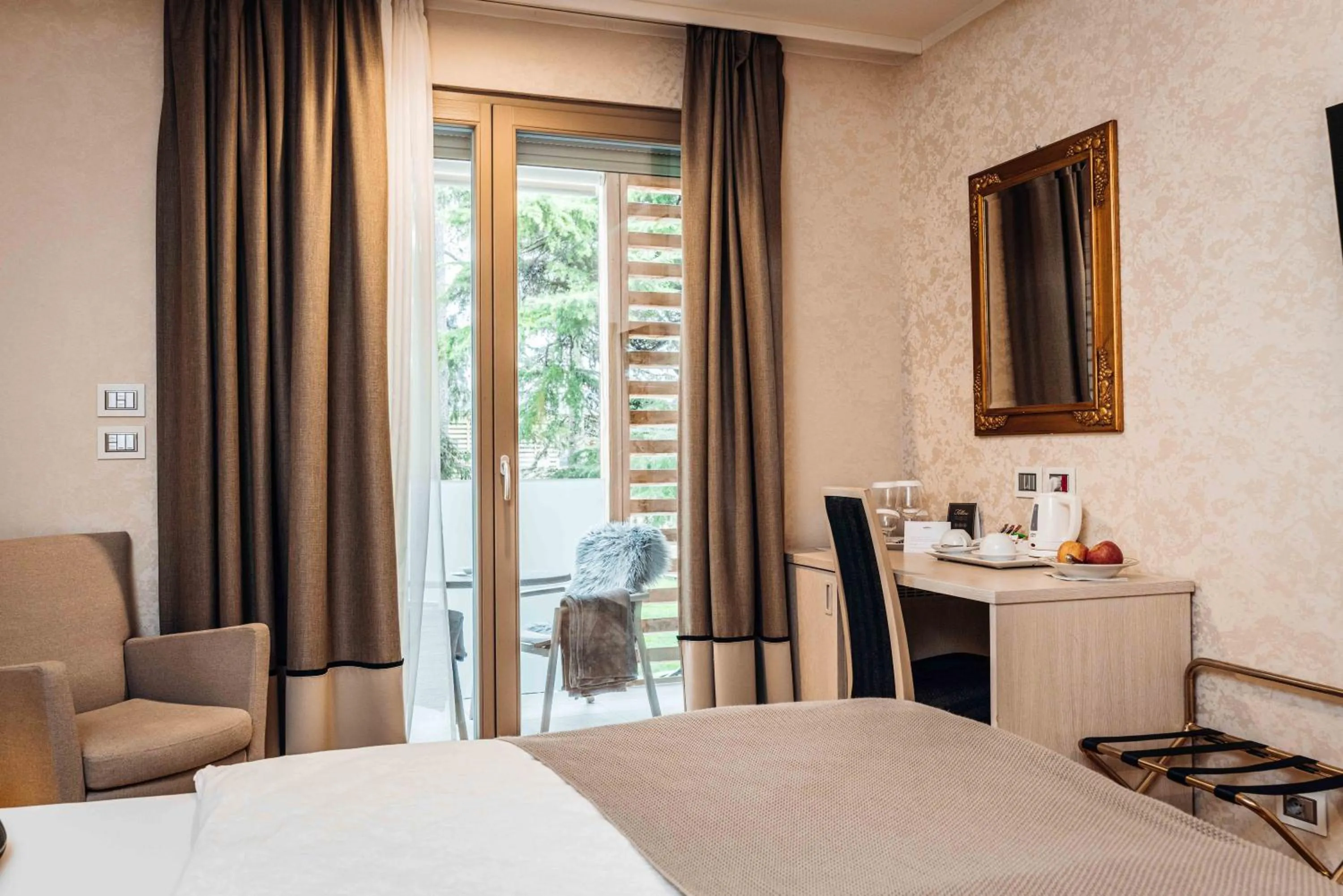 Bedroom, Bed in Hotel Villa Madruzzo