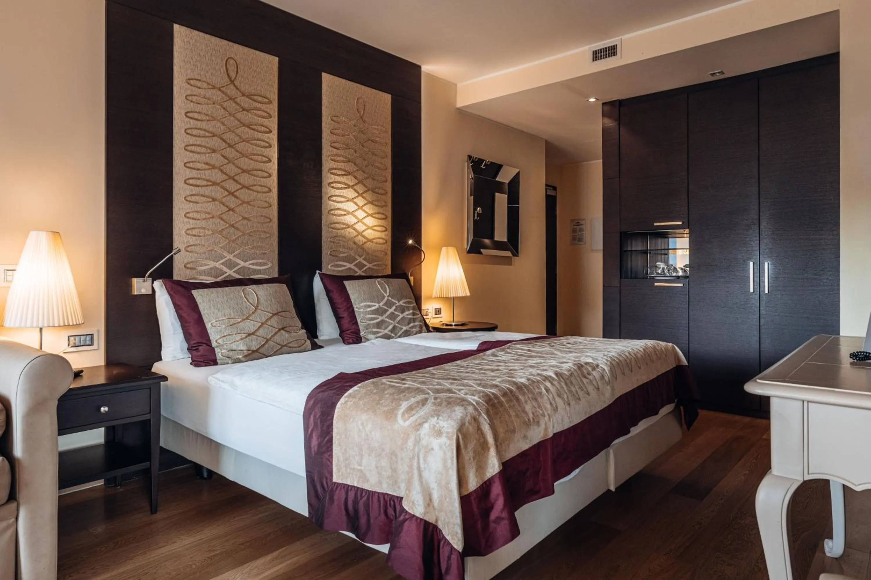 Bedroom, Bed in Hotel Villa Madruzzo