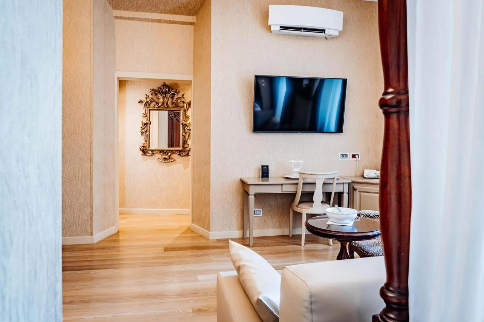 Seating area in Hotel Villa Madruzzo