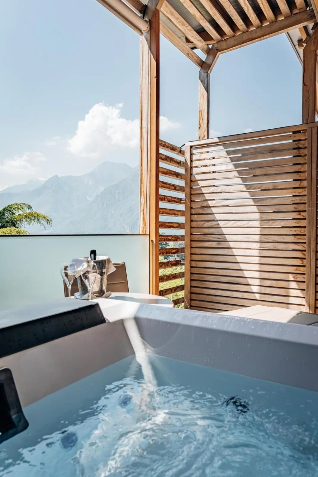 Hot Tub in Hotel Villa Madruzzo