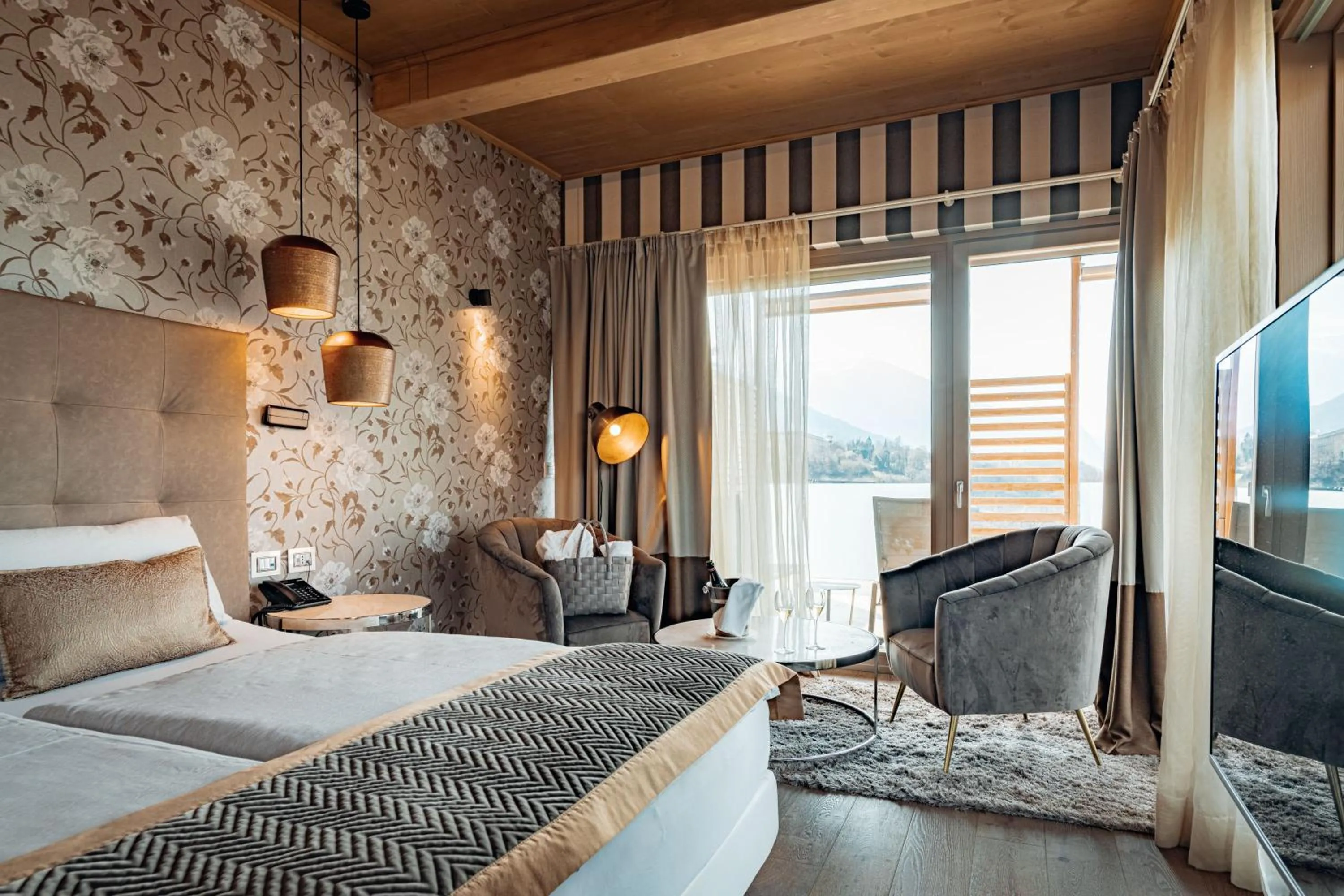 Living room, Bed in Hotel Villa Madruzzo