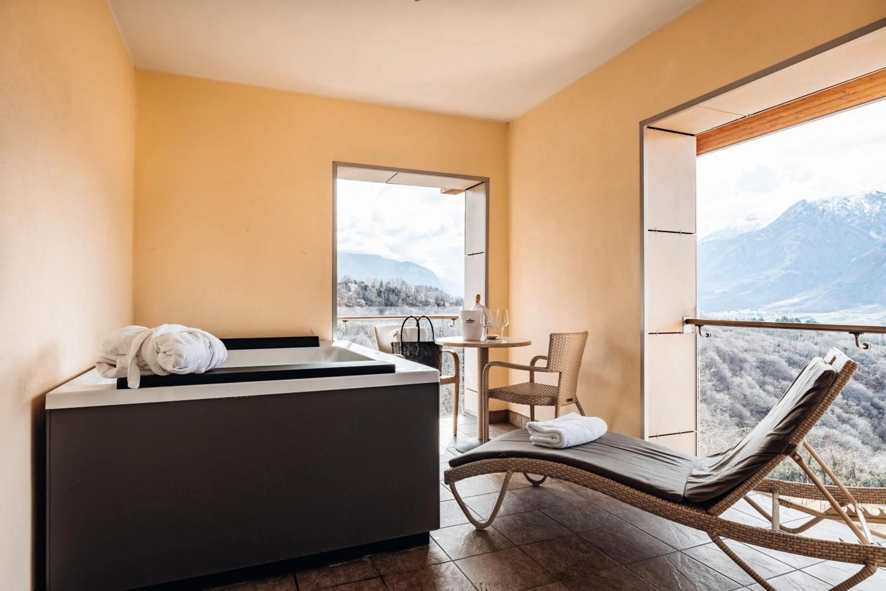 Hot Tub in Hotel Villa Madruzzo