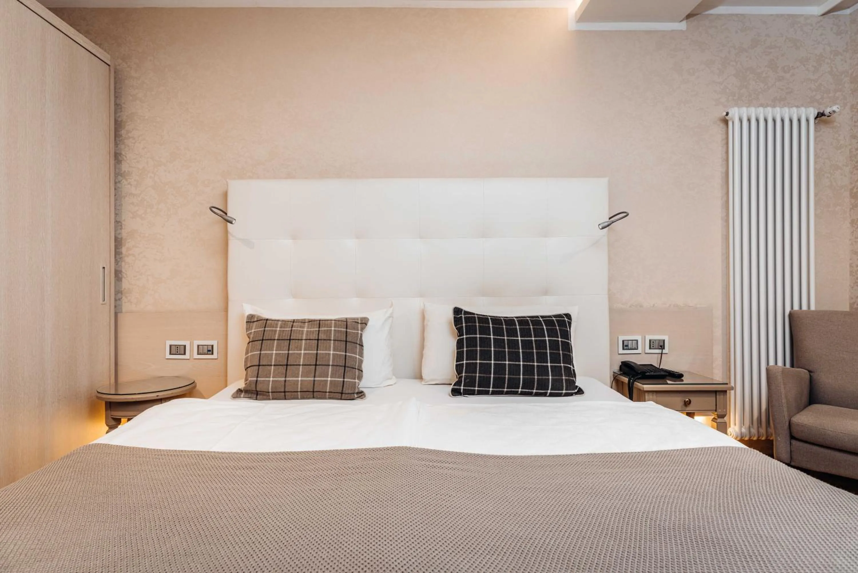 Bedroom, Bed in Hotel Villa Madruzzo