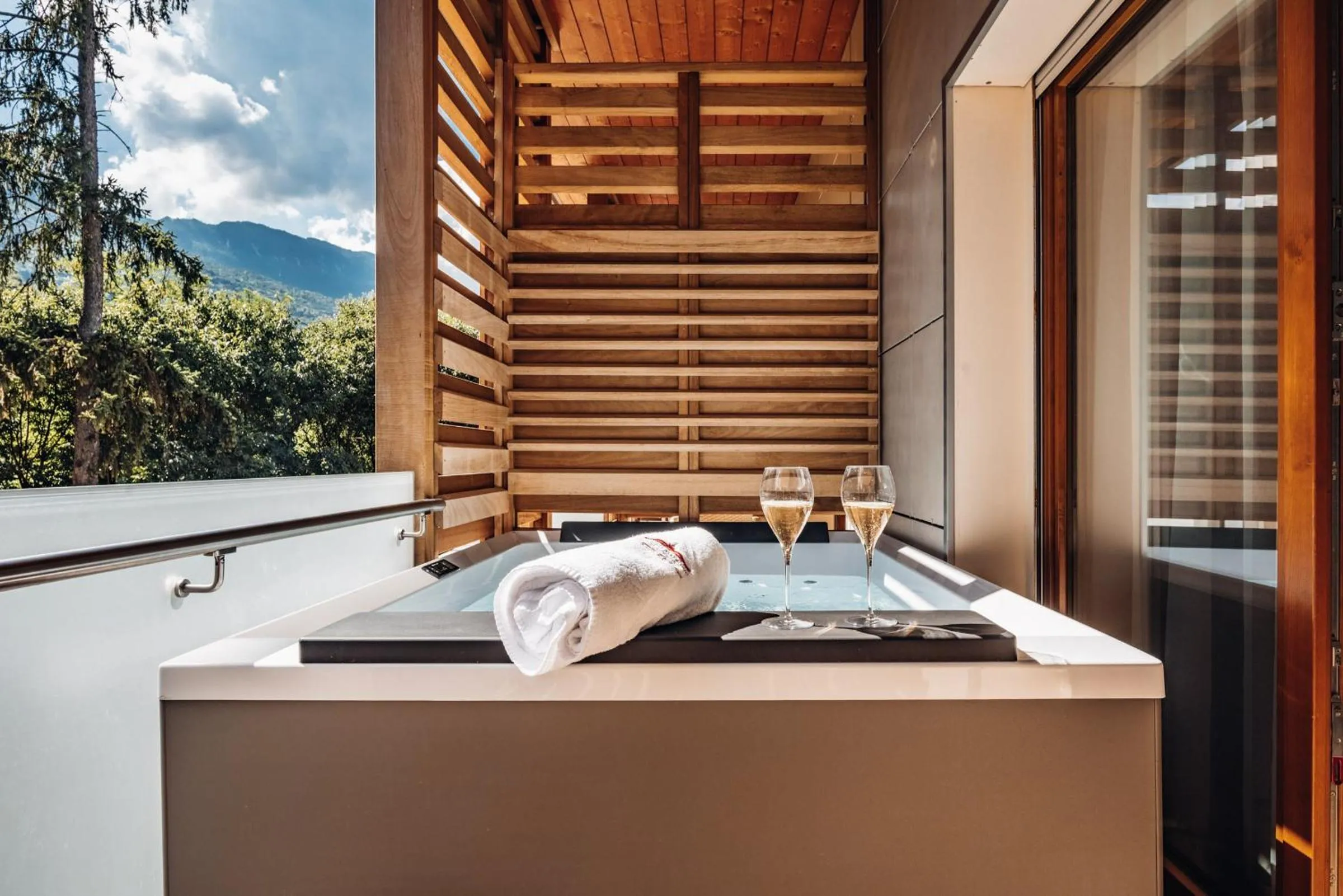 Hot Tub in Hotel Villa Madruzzo